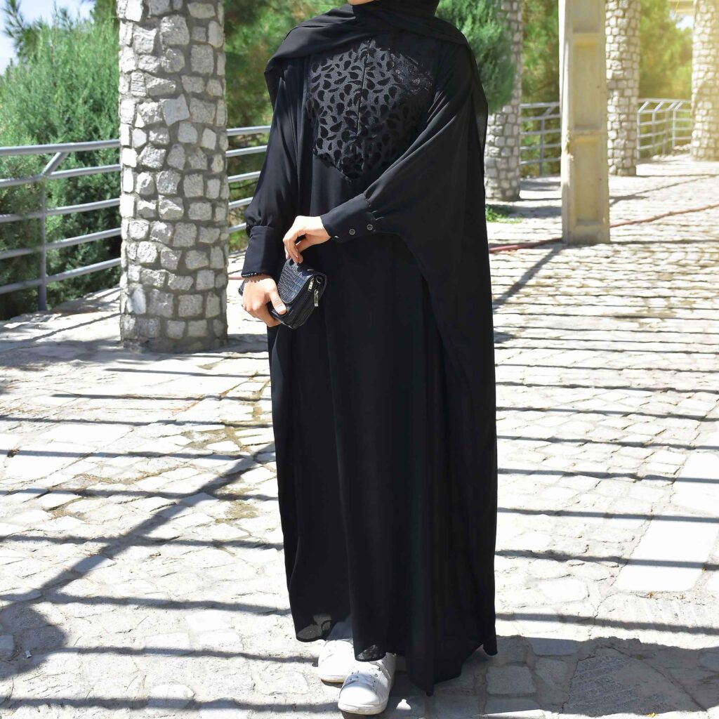Abaya coupe ample pour femmes musulmanes en noir