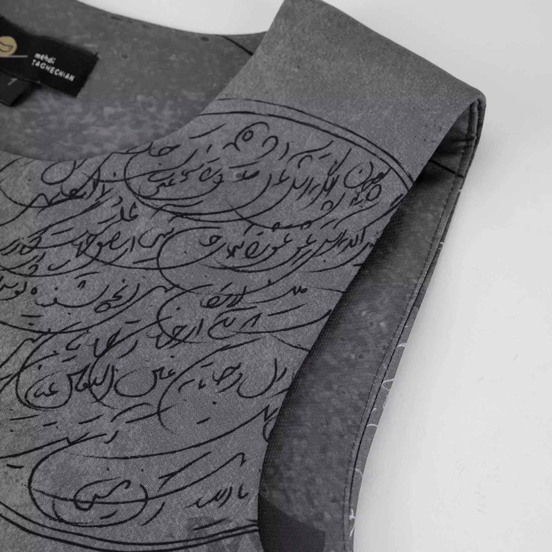 Robe ajustée pour femmes avec calligraphie modèle Afaq