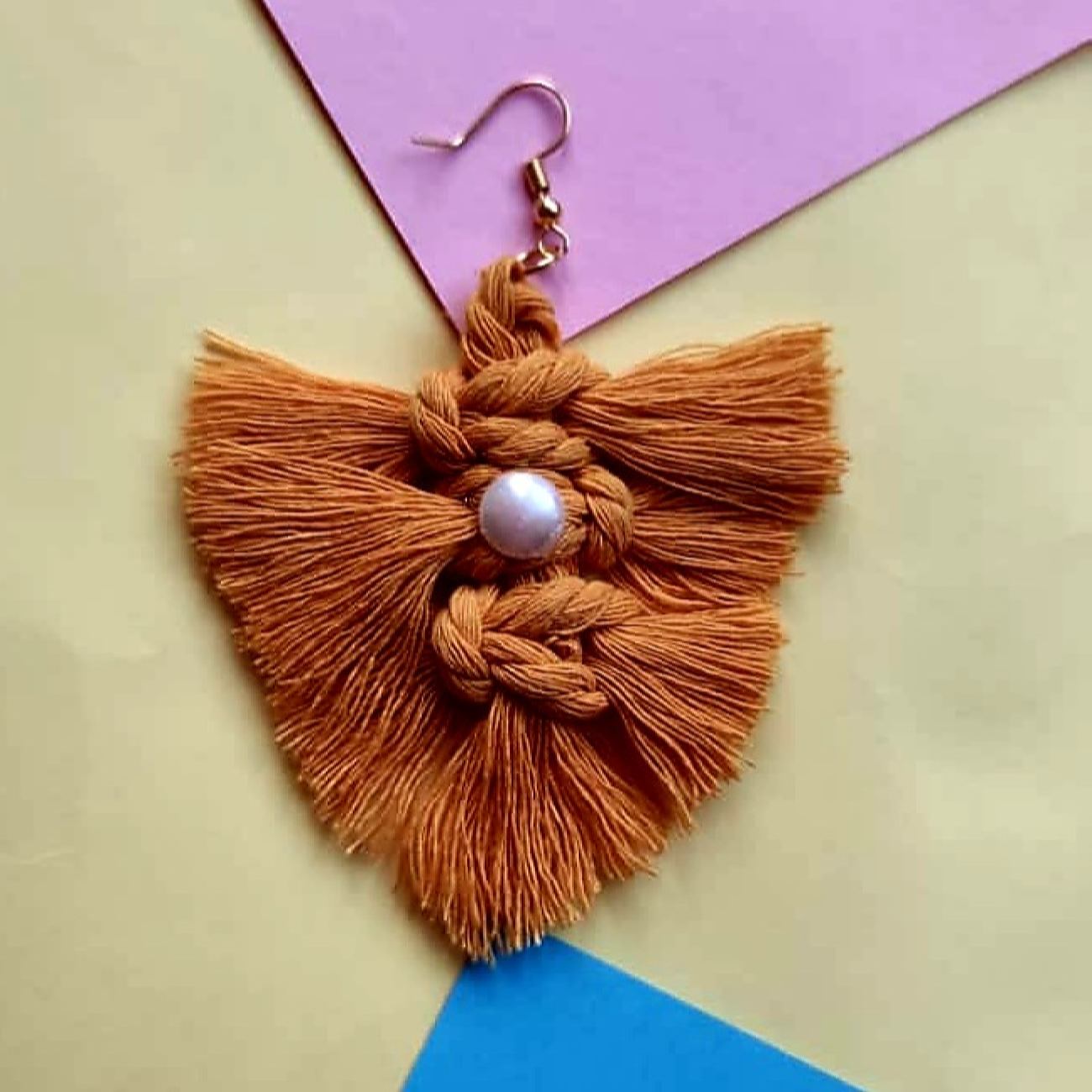 Boucles d’oreilles à pompons en macramé avec motif de feuille pour femmes