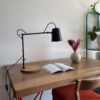 Lampe de bureau en métal réglable fait main – adaptée à la lecture