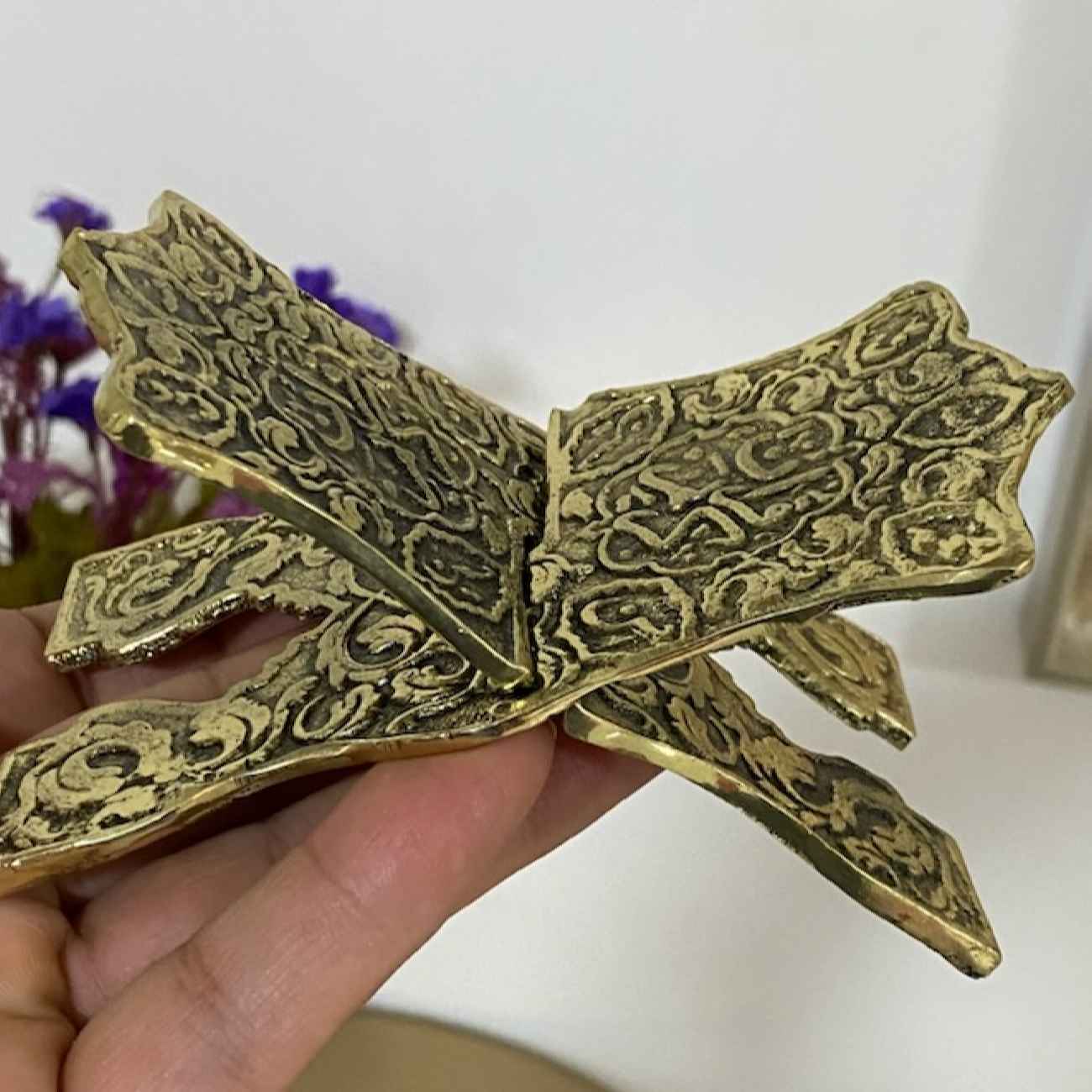 Support Rehal en laiton pliable pour le Coran avec design gravé