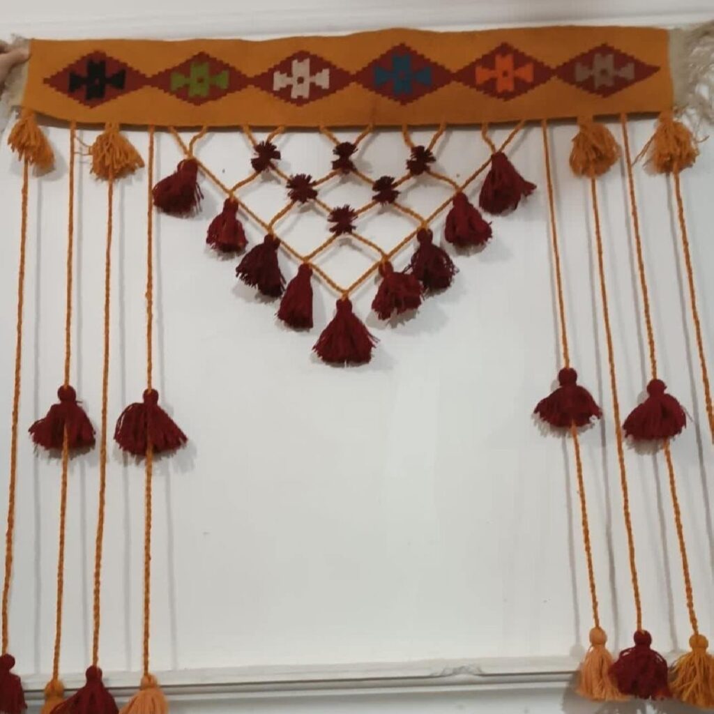 Tenture murale persane à pompons DIY – Modèle traditionnel Lady