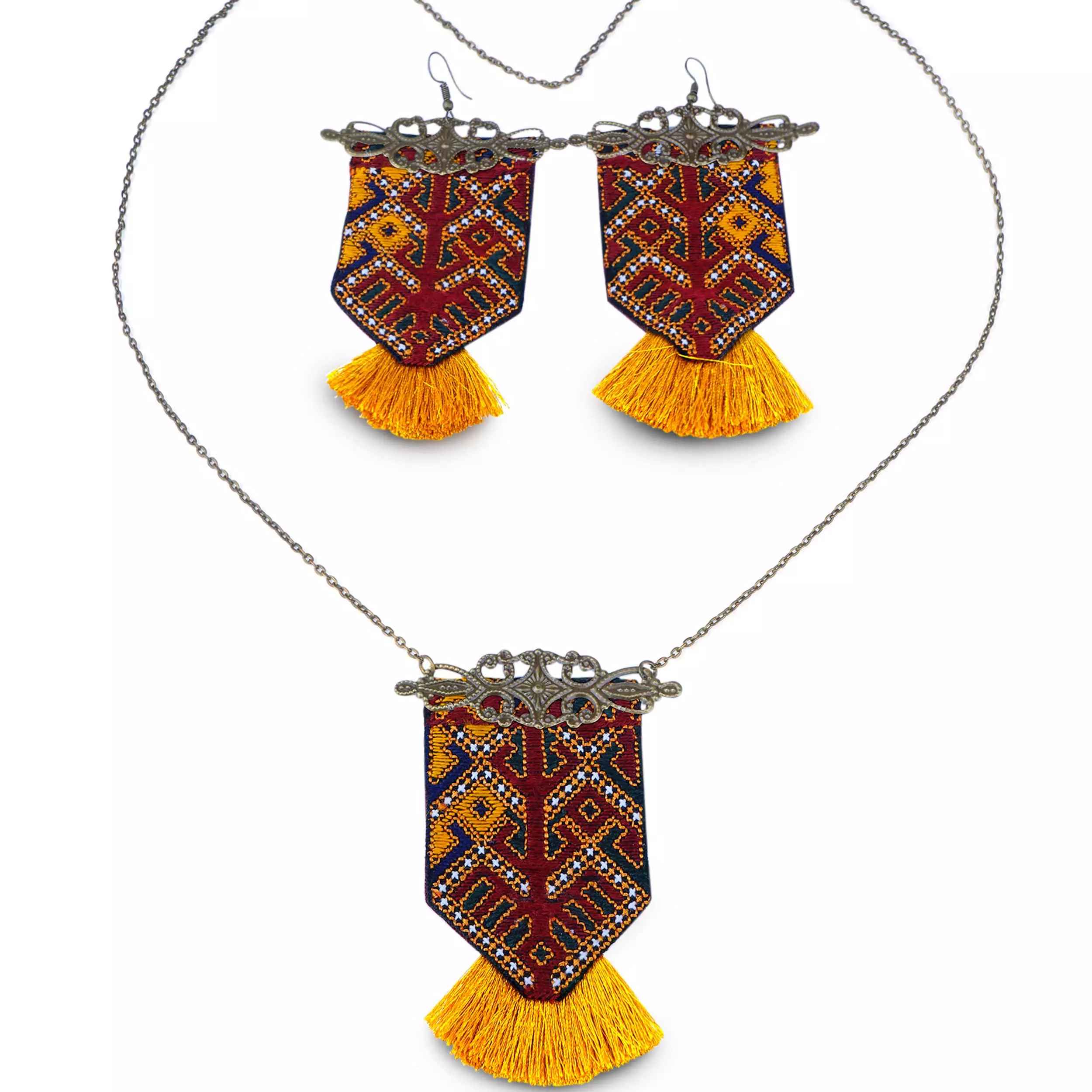 Ensemble boucles d’oreilles et collier brodés persans, modèle Balochi