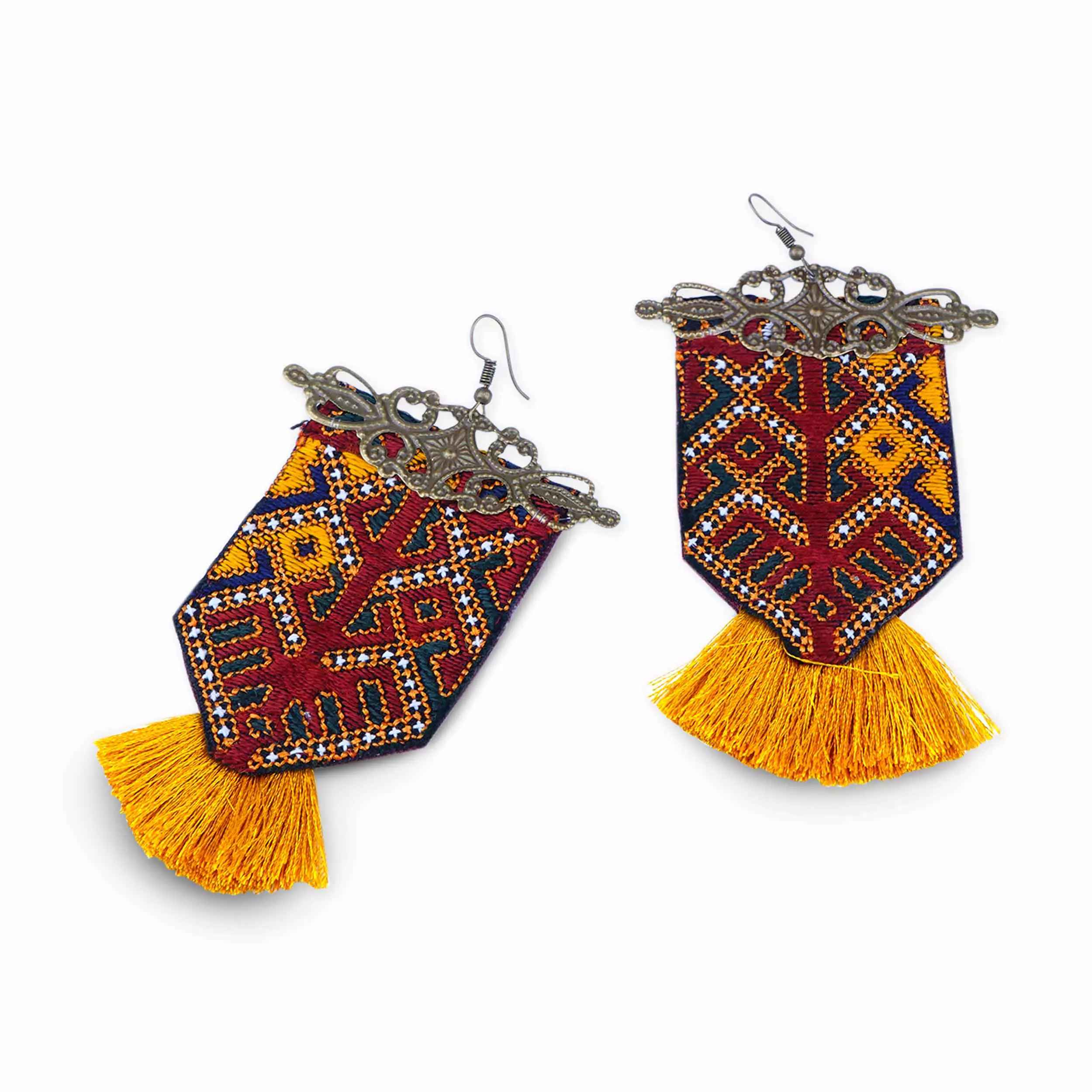 Ensemble boucles d’oreilles et collier brodés persans, modèle Balochi