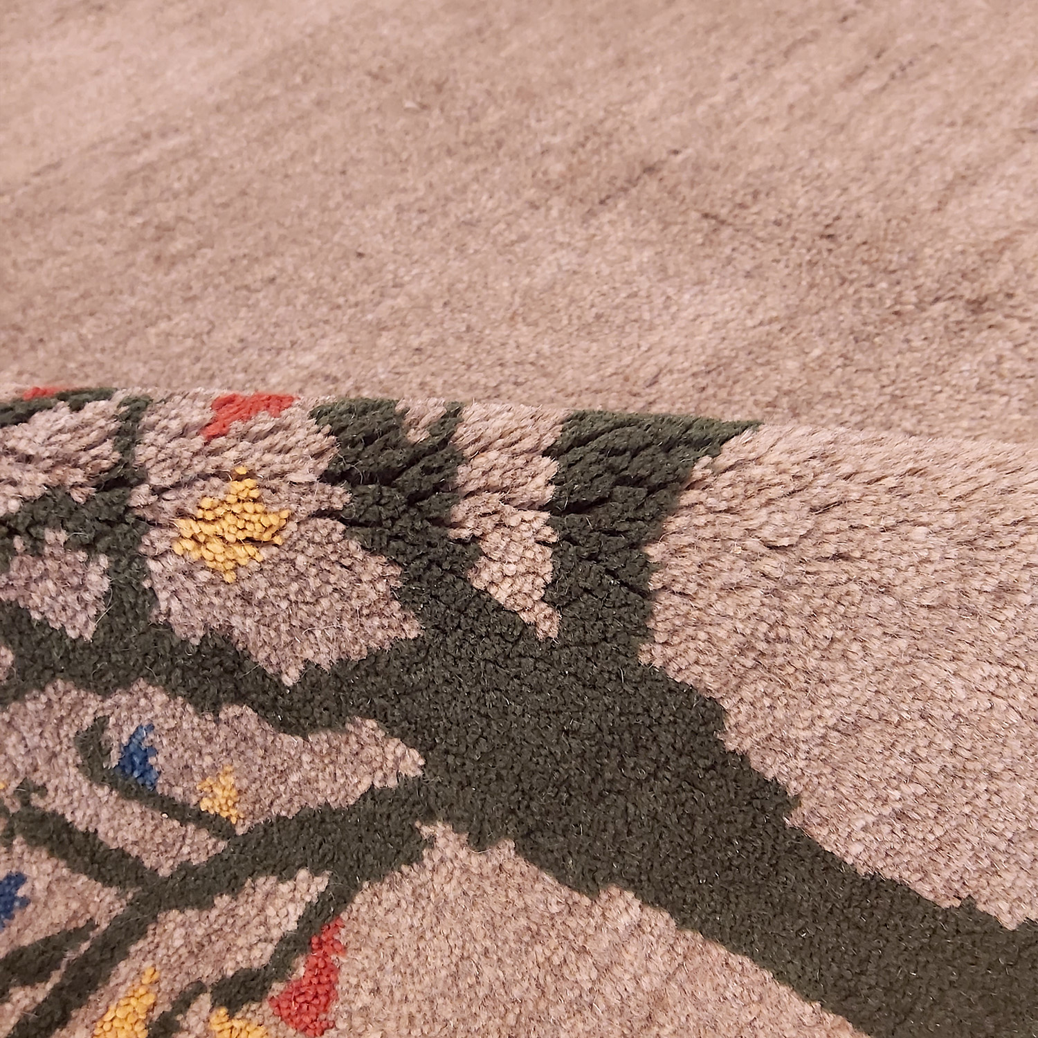 Tapis Gabbeh persan avec laine tissé à la main en Shiraz motifs d’arbres marron