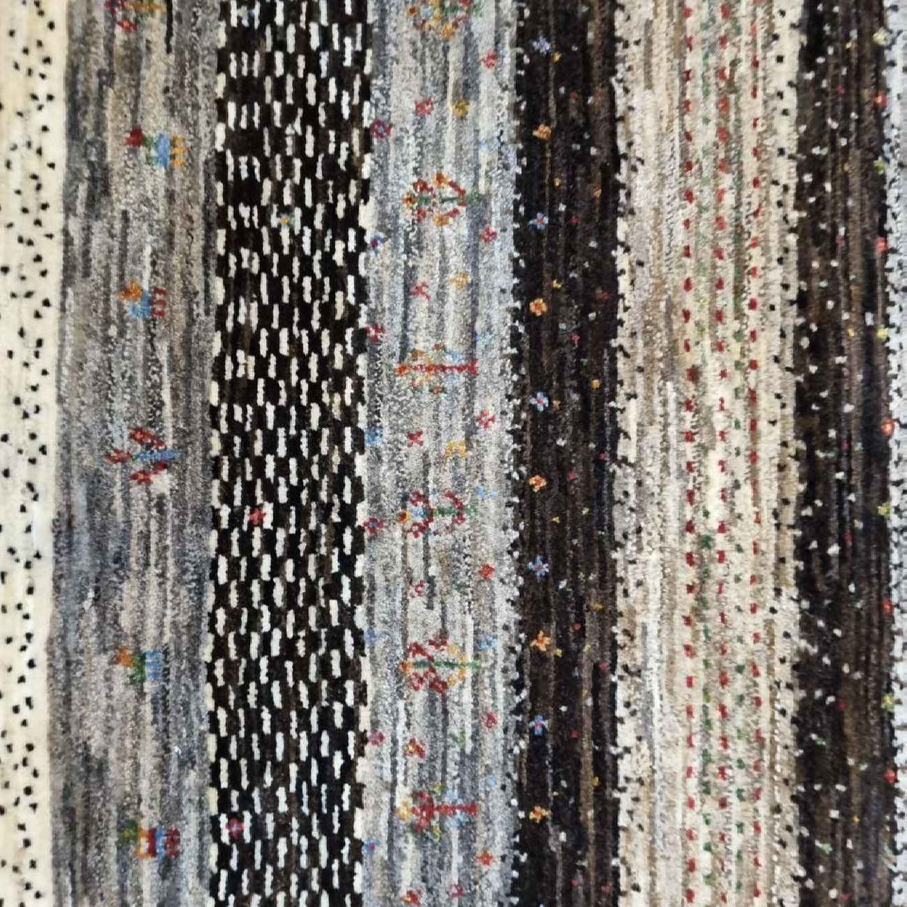 Tapis en laine Gabbeh persan tissé à la main rayé marron