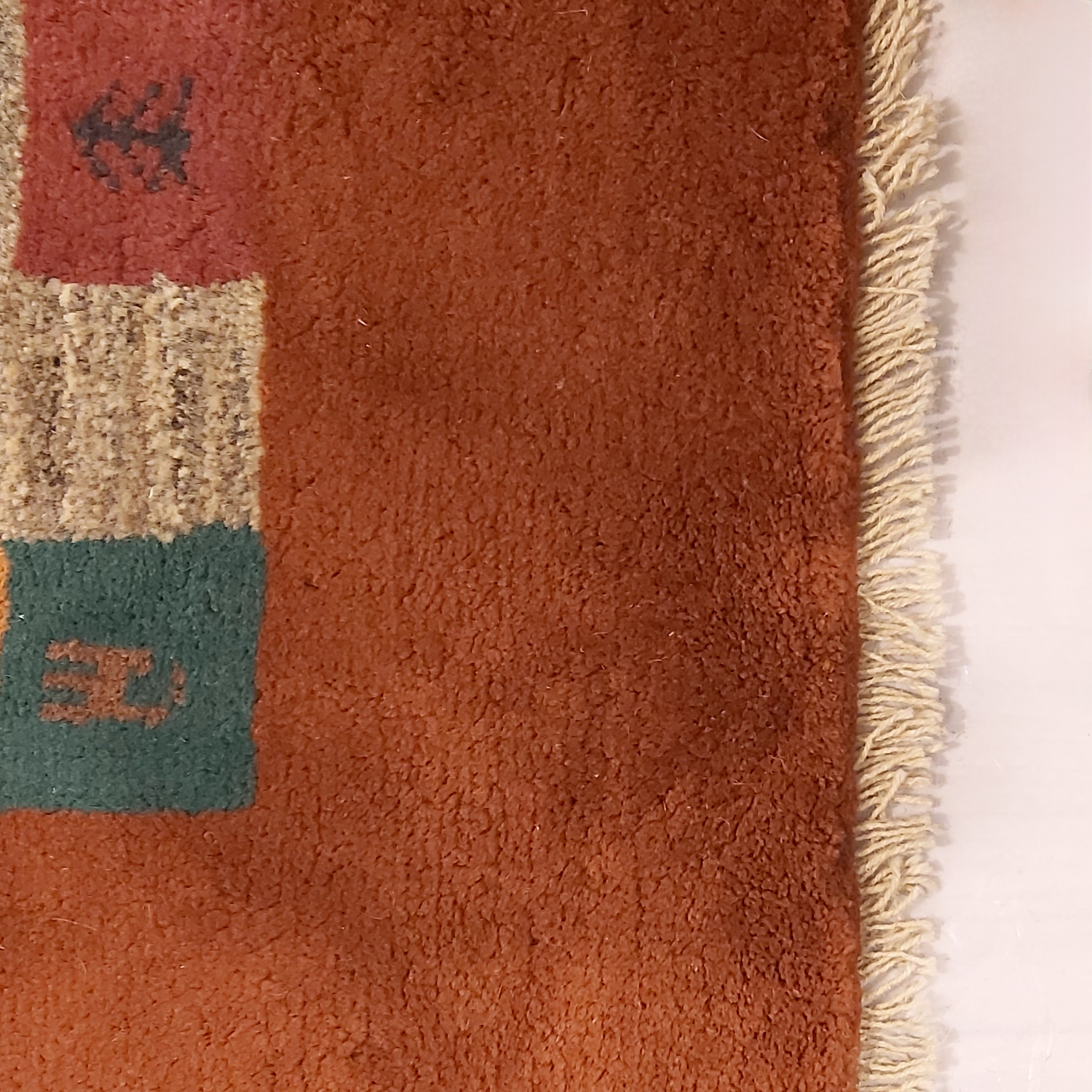 Tapis Gabbeh persan en laine tissé à la main en Shiraz bordé bordeaux