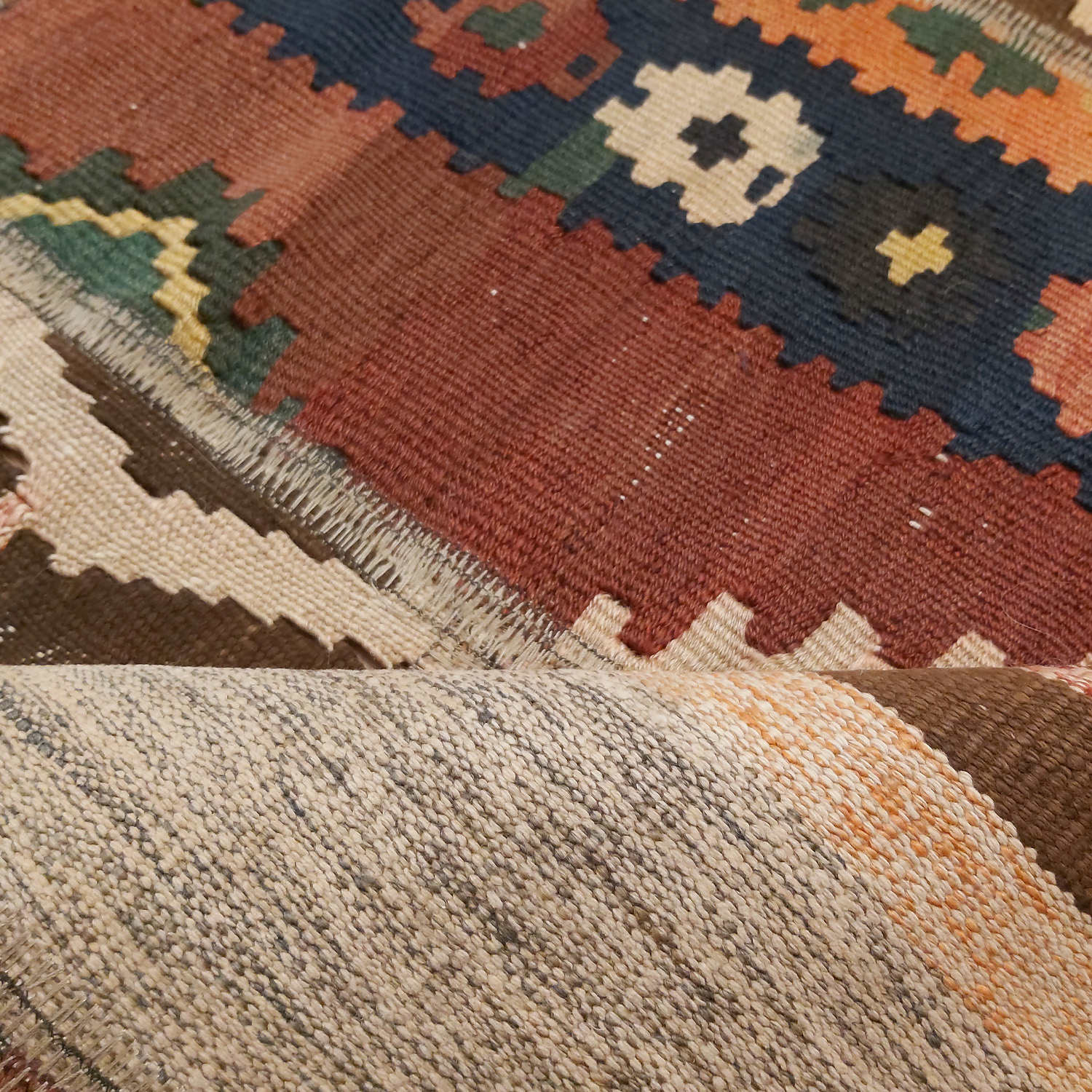 Tapis Kilim Persan Patchwork Tissé à la Main Géométrique Marron