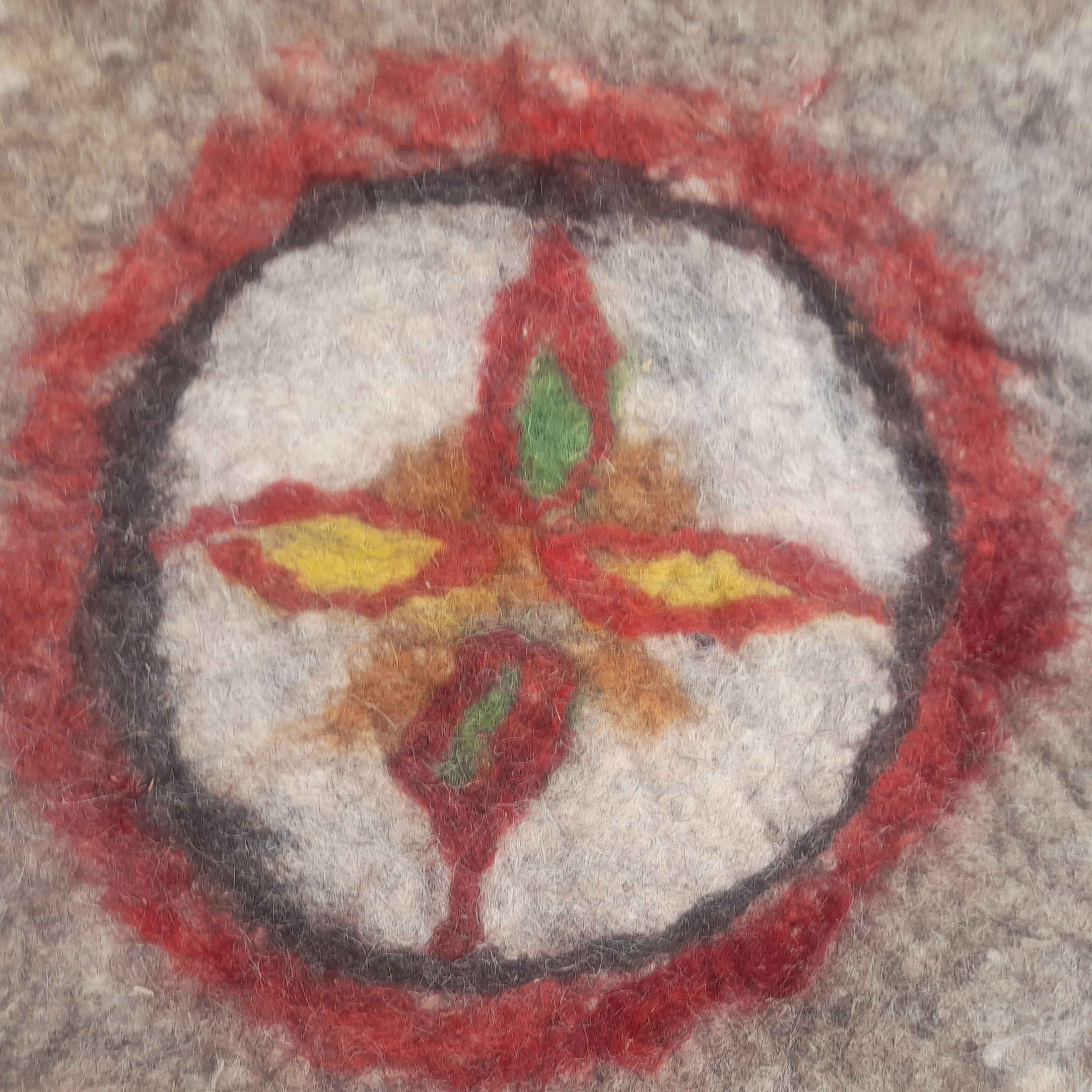 Tapis en feutre de laine persan 100% naturel et fait main Javad