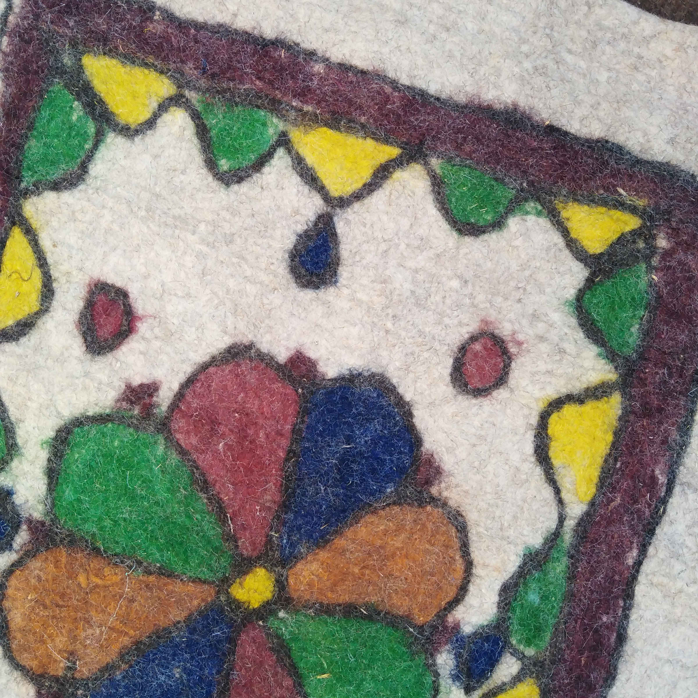 Tapis en feutre de laine persan 100% naturel et fait main Rukhsana