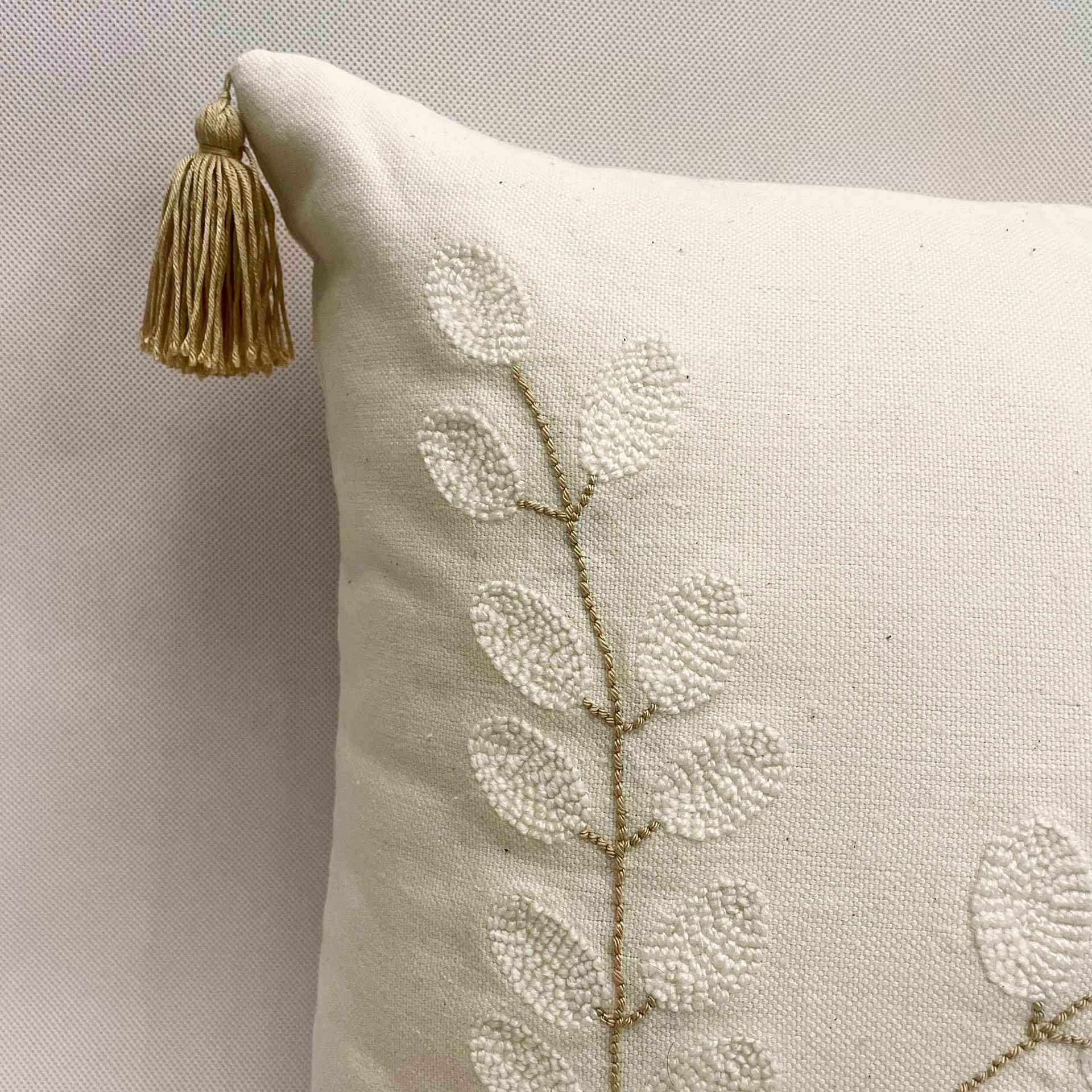 Housse de Coussin Punch Needle – Design Longues Feuilles Crème Brodé
