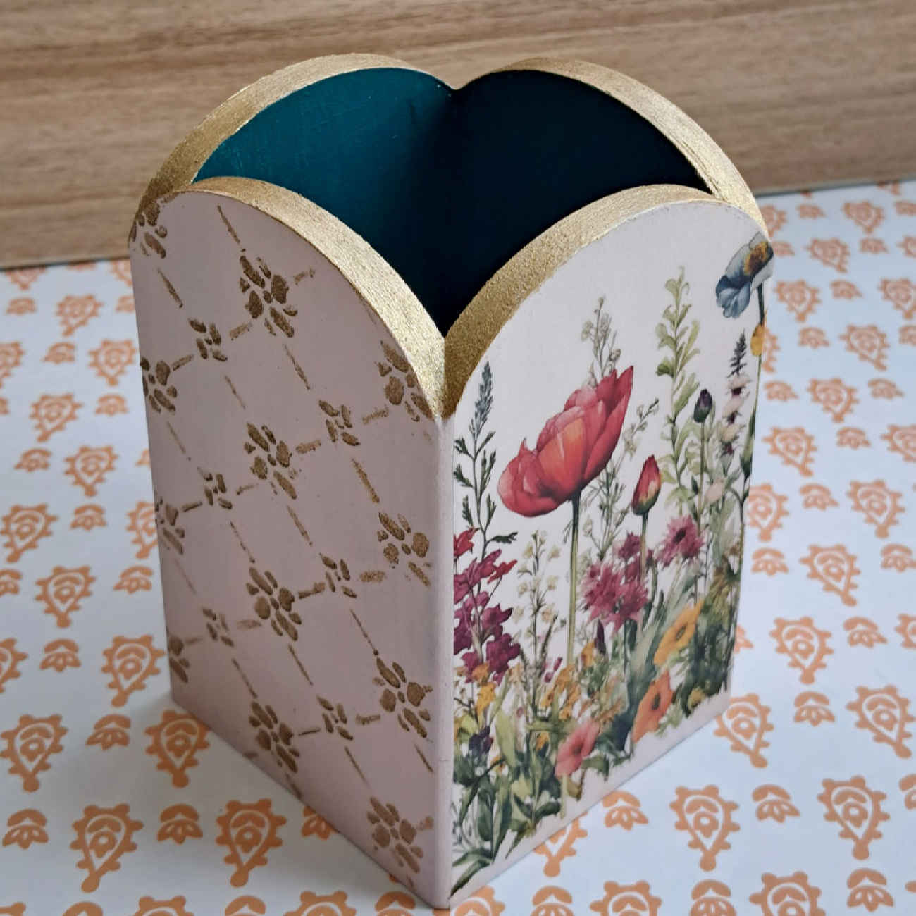 Porte-pinceaux de maquillage en bois fait main avec design floral