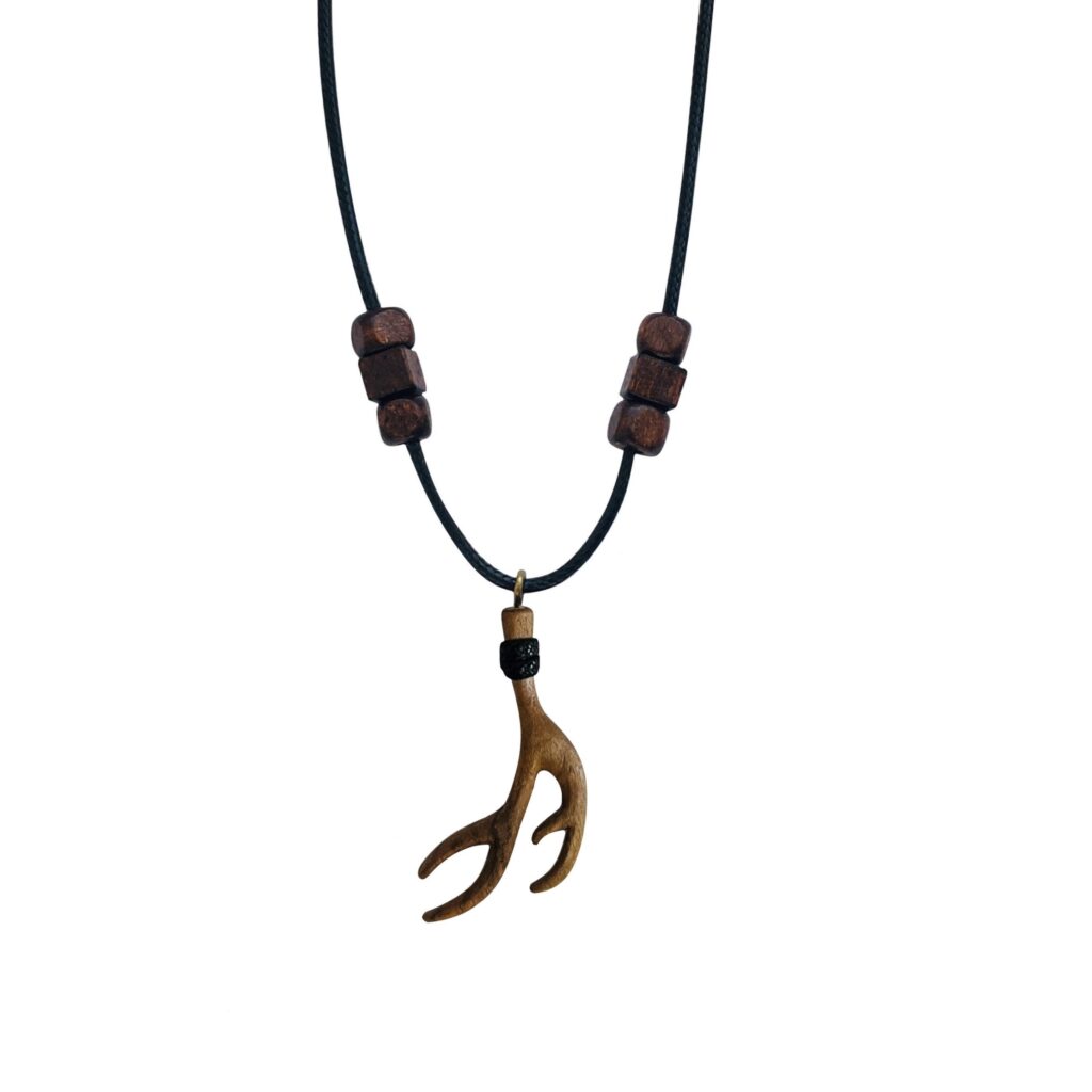 Collier en bois fait main modèle Bois de Cerf