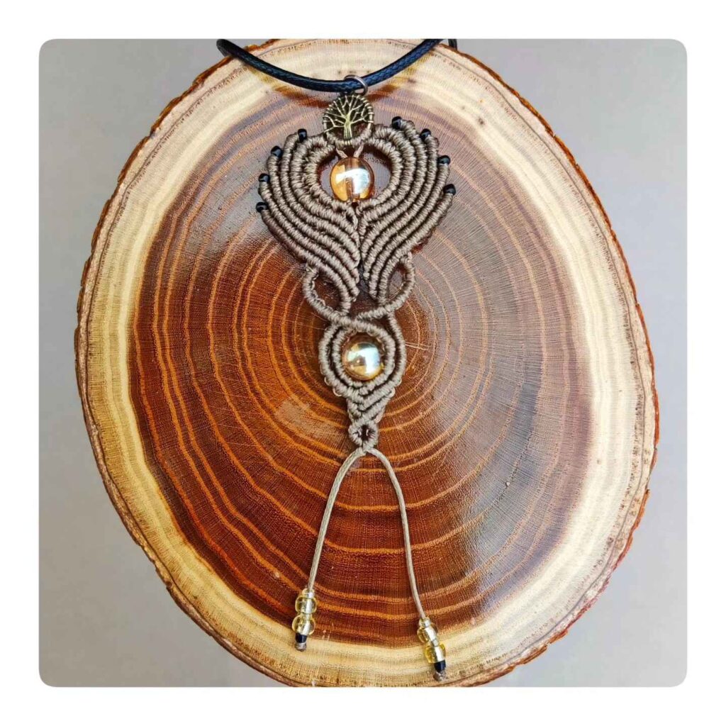 Collier Bohème Artistique en Macramé, Fait Main