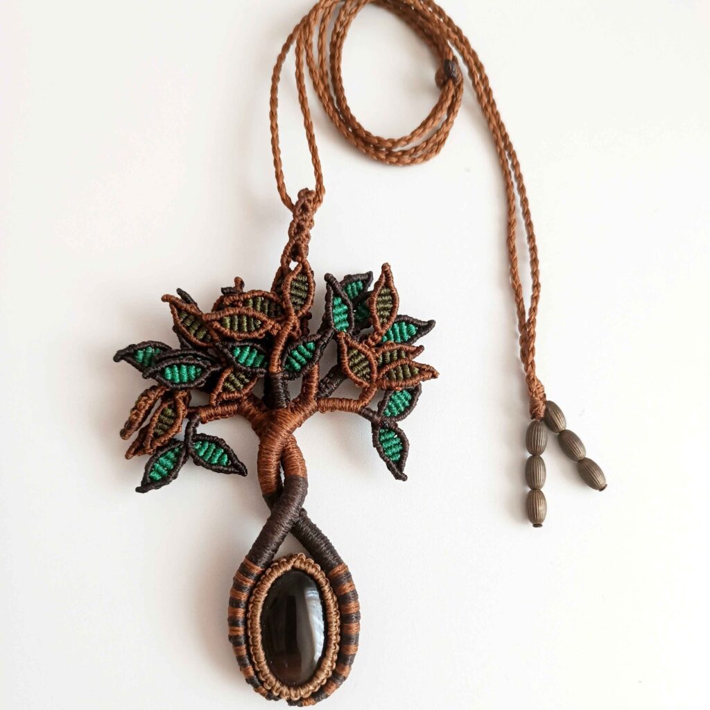 Collier Artistique Macramé, Modèle Arbre de Vie Artisanal