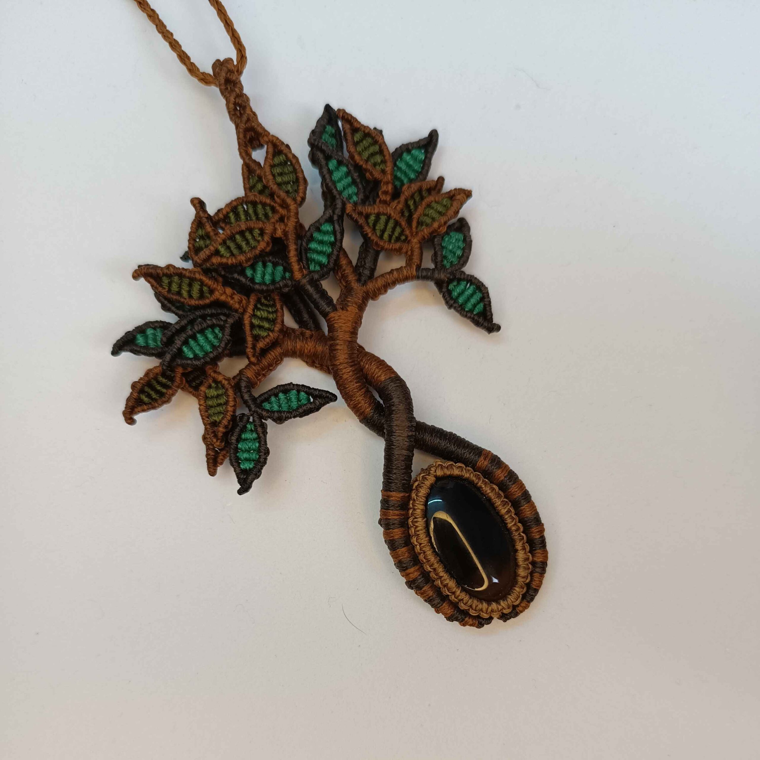 Collier Artistique Macramé, Modèle Arbre de Vie Artisanal