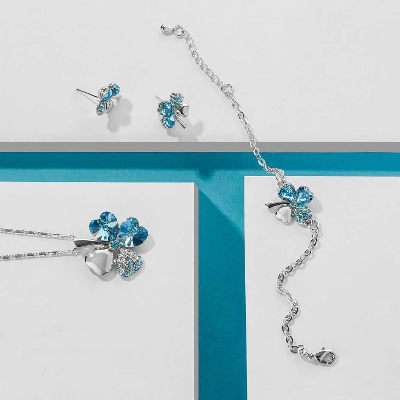 Ensemble de bijoux en laiton Trèfle à Quatre Feuilles – Collier, Bracelet, Boucles d’Oreilles pour Femmes