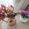 Cafetière traditionnelle arabe en cuivre pour préparer le Qahwa et le café arabe, intérieur étamé avec poignée en laiton