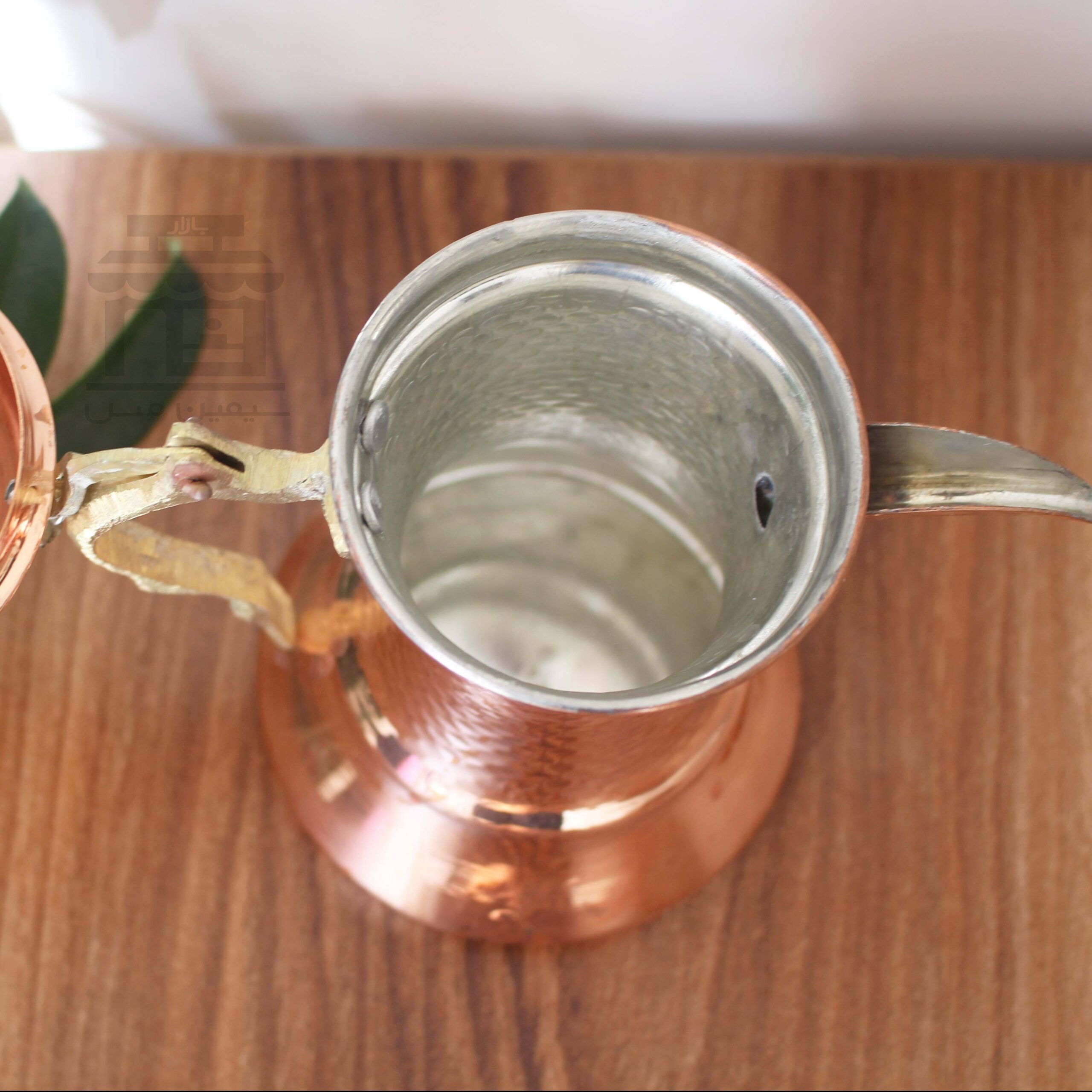 Cafetière traditionnelle arabe en cuivre martelé pour préparer le Qahwa et le café arabe – Bita