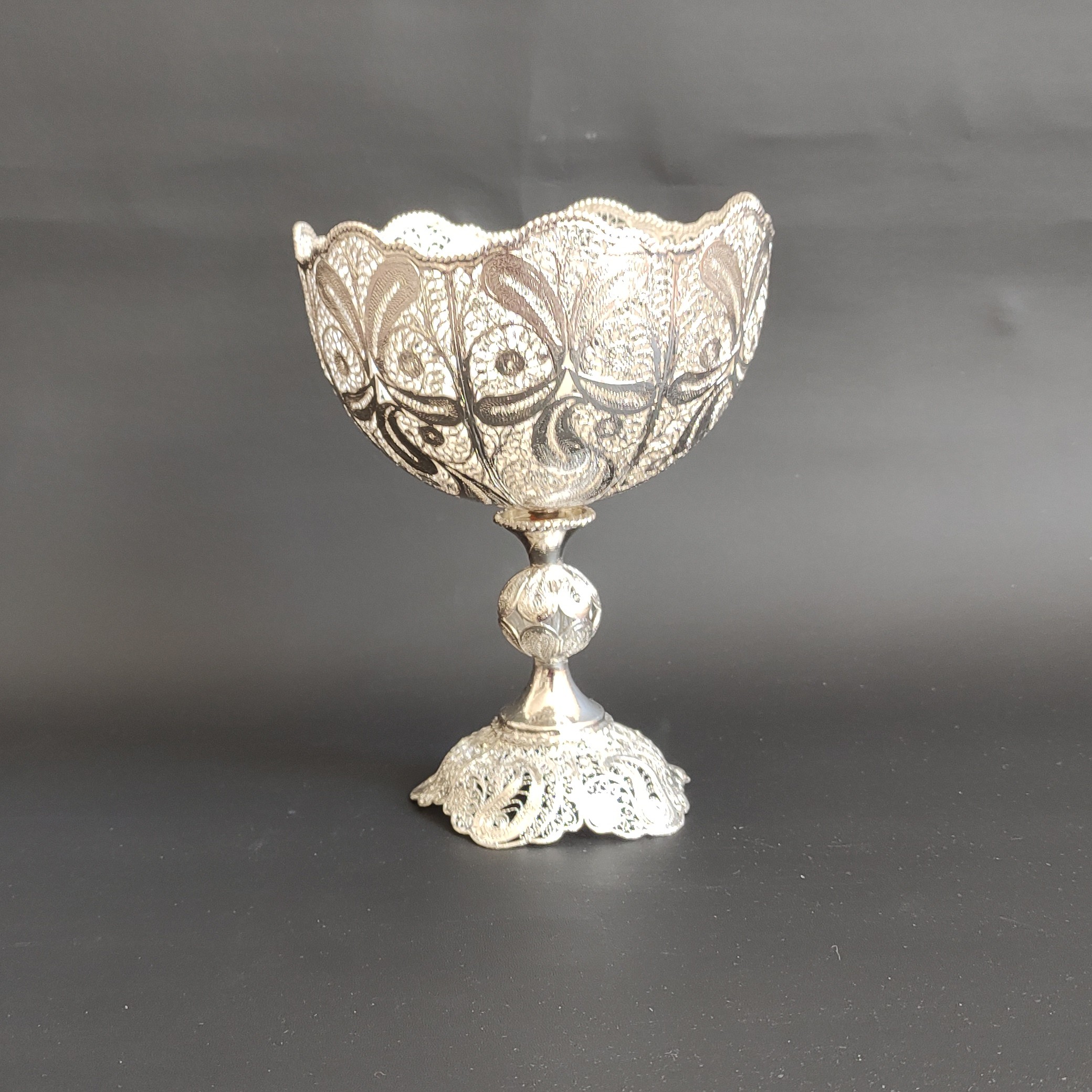 Bol décoratif en argent persan – Fait main et gravé avec une base sur pied