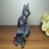 Figurine décorative de renard assis sur un arbre - Sculpture charmante de faune