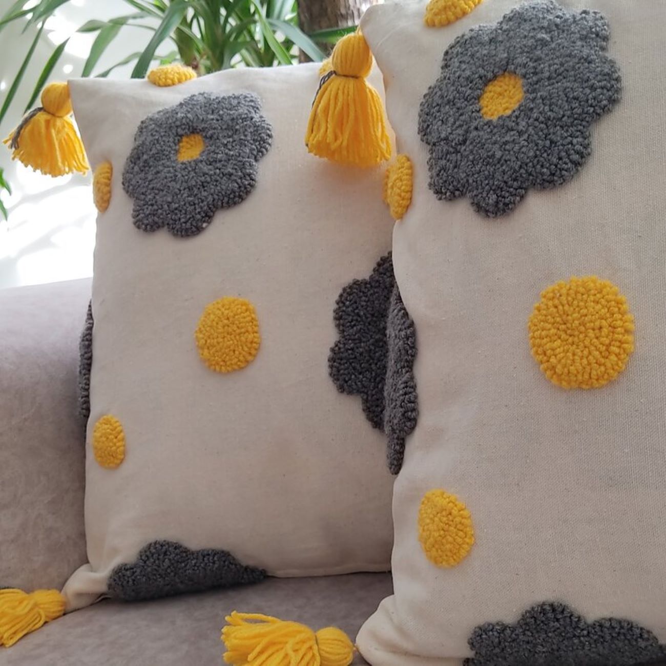 Housse de Coussin Punch Needle – Design Floral Crème Brodé (Lot de 2)