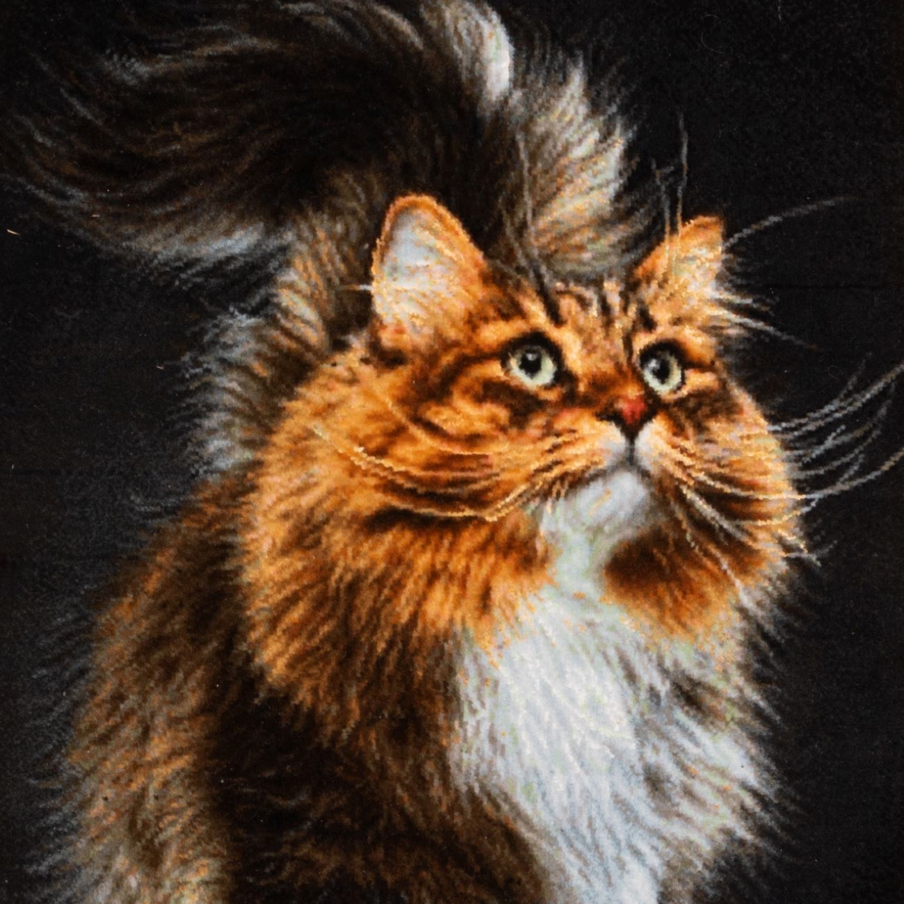 Tapis persan figuratif noué à la main de Tabriz représentant un chat