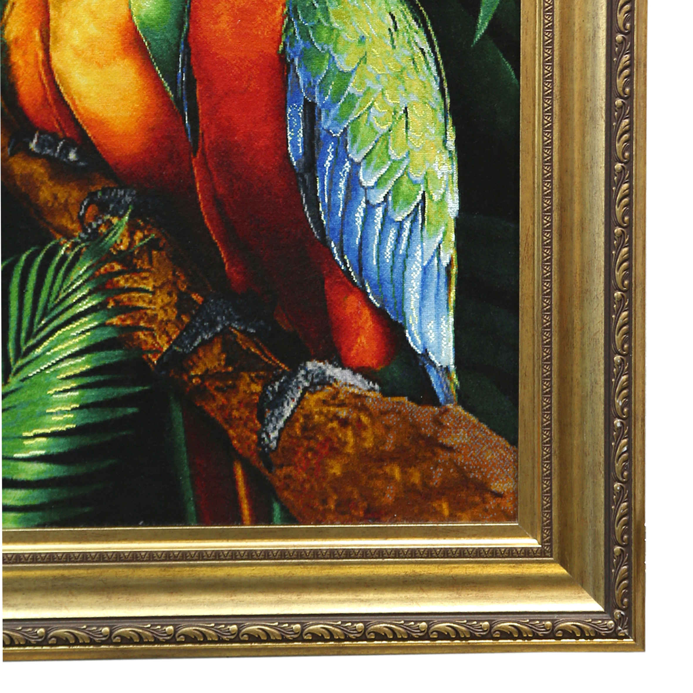 Tapis persan figuratif en soie noué à la main de Tabriz représentant deux perroquets dans la jungle