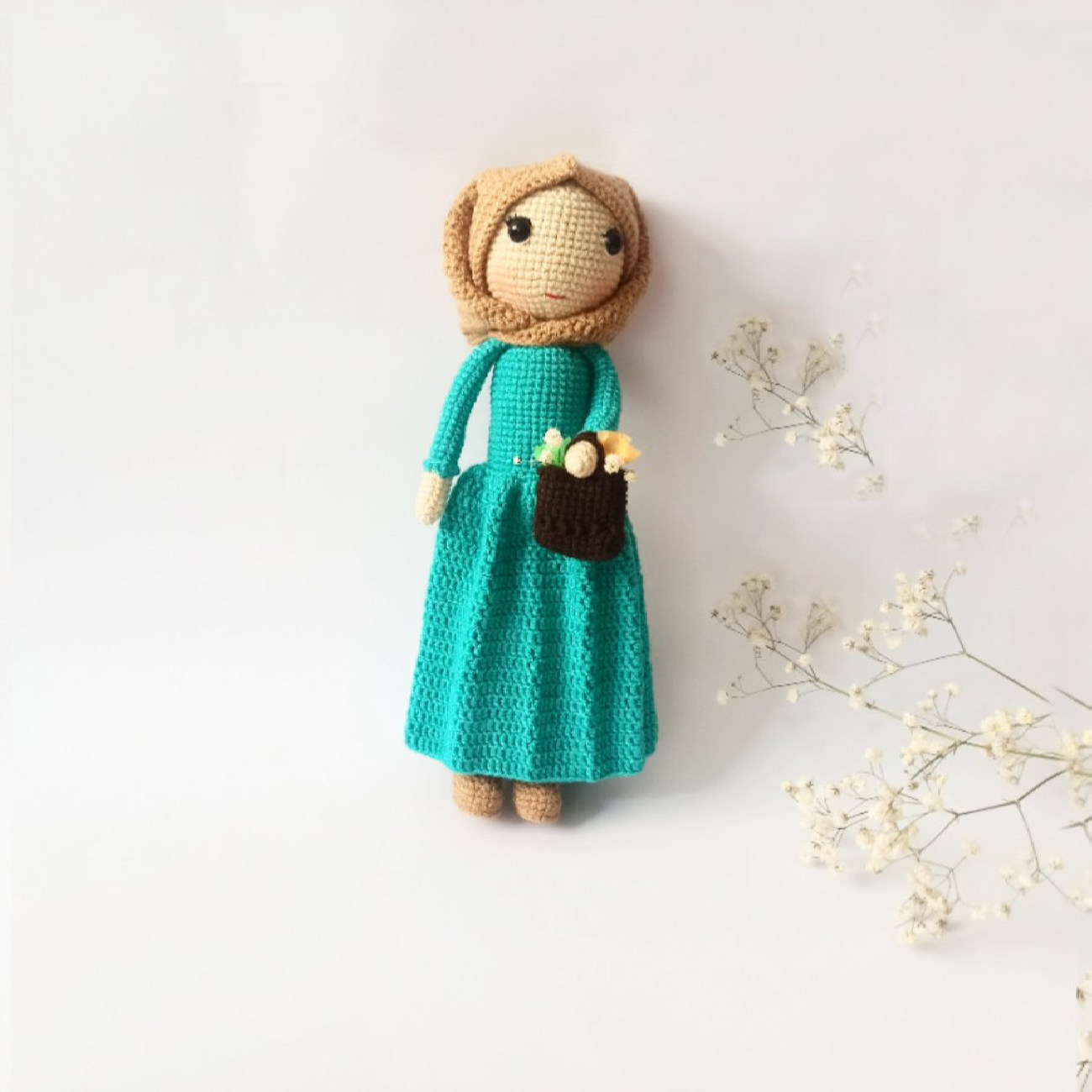 Amigurumi Fille Musulmane en Crochet Fait Main avec Voile – Design Islamique | Jouet en Peluche Doux pour Enfants