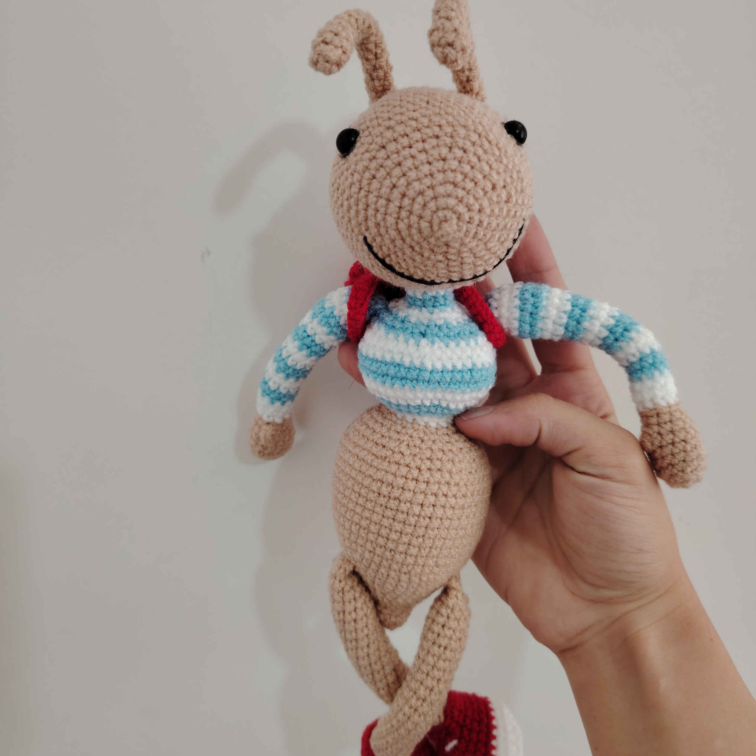 Amigurumi Fourmi en Peluche – Cadeau d’Anniversaire Idéal pour Enfants