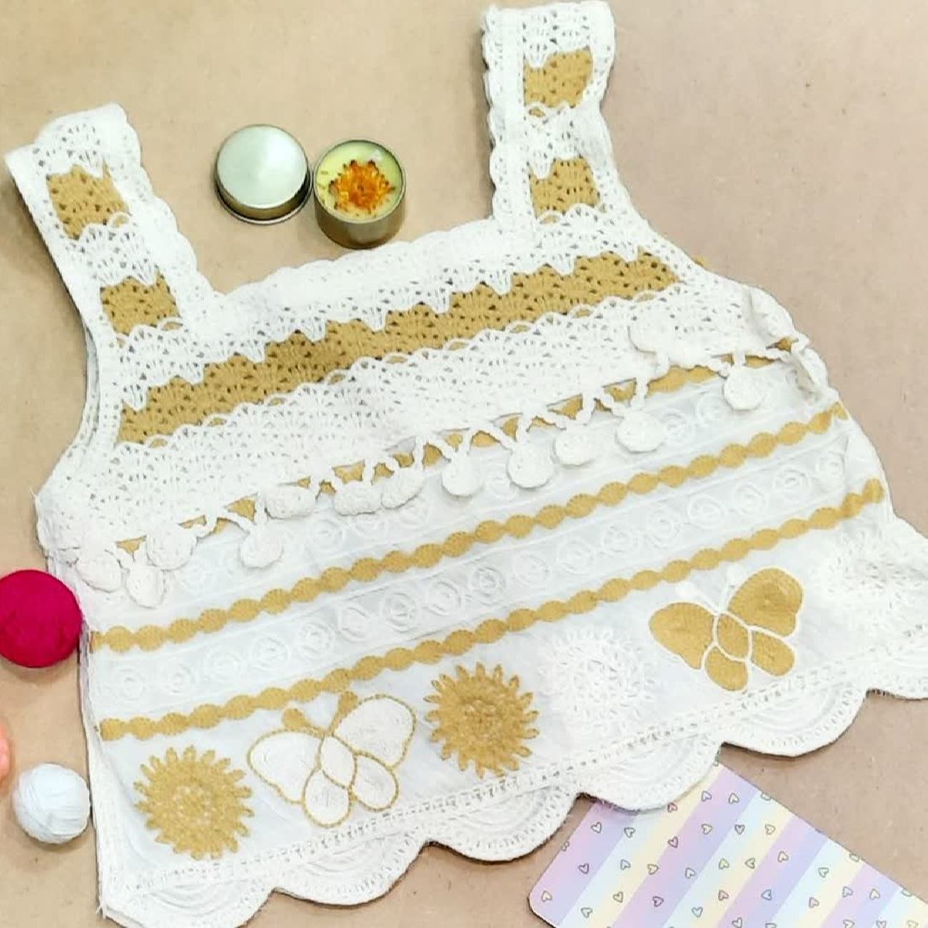 Top court en crochet tissé à la main pour femmes modèle Butterfly