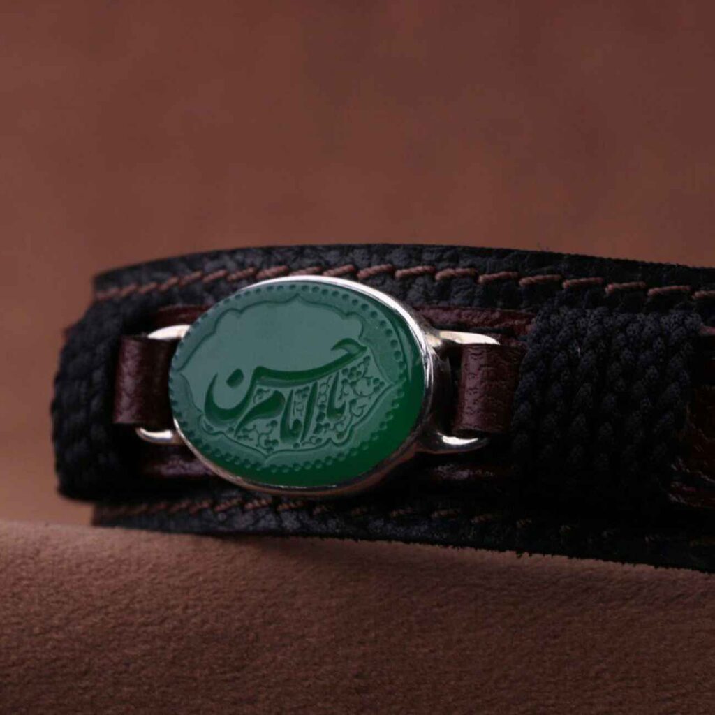 Bracelet en cuir islamique avec pierre agate dans un cadre argenté Calligraphie Imam Hassan