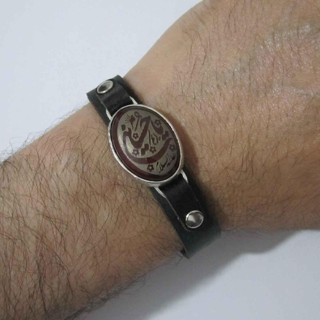 Bracelet en cuir islamique avec pierre agate et calligraphie Ya Hussain
