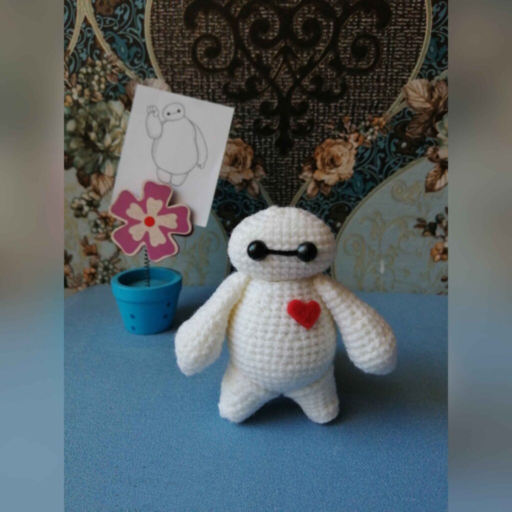 Amigurumi Baymax en Peluche – Jouet en Crochet Doux et Charmant