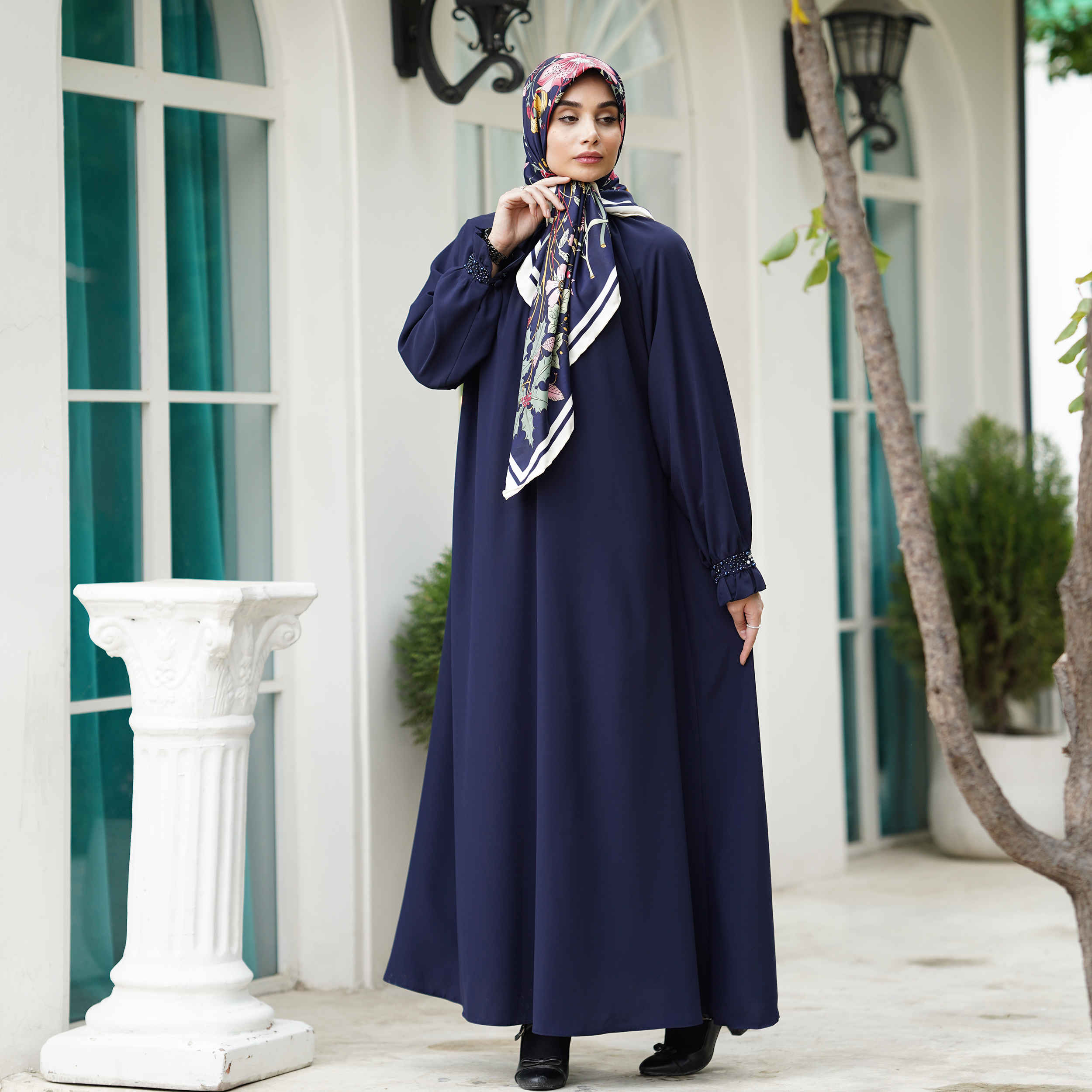 Abaya coupe ample pour femmes musulmanes en bleu marine