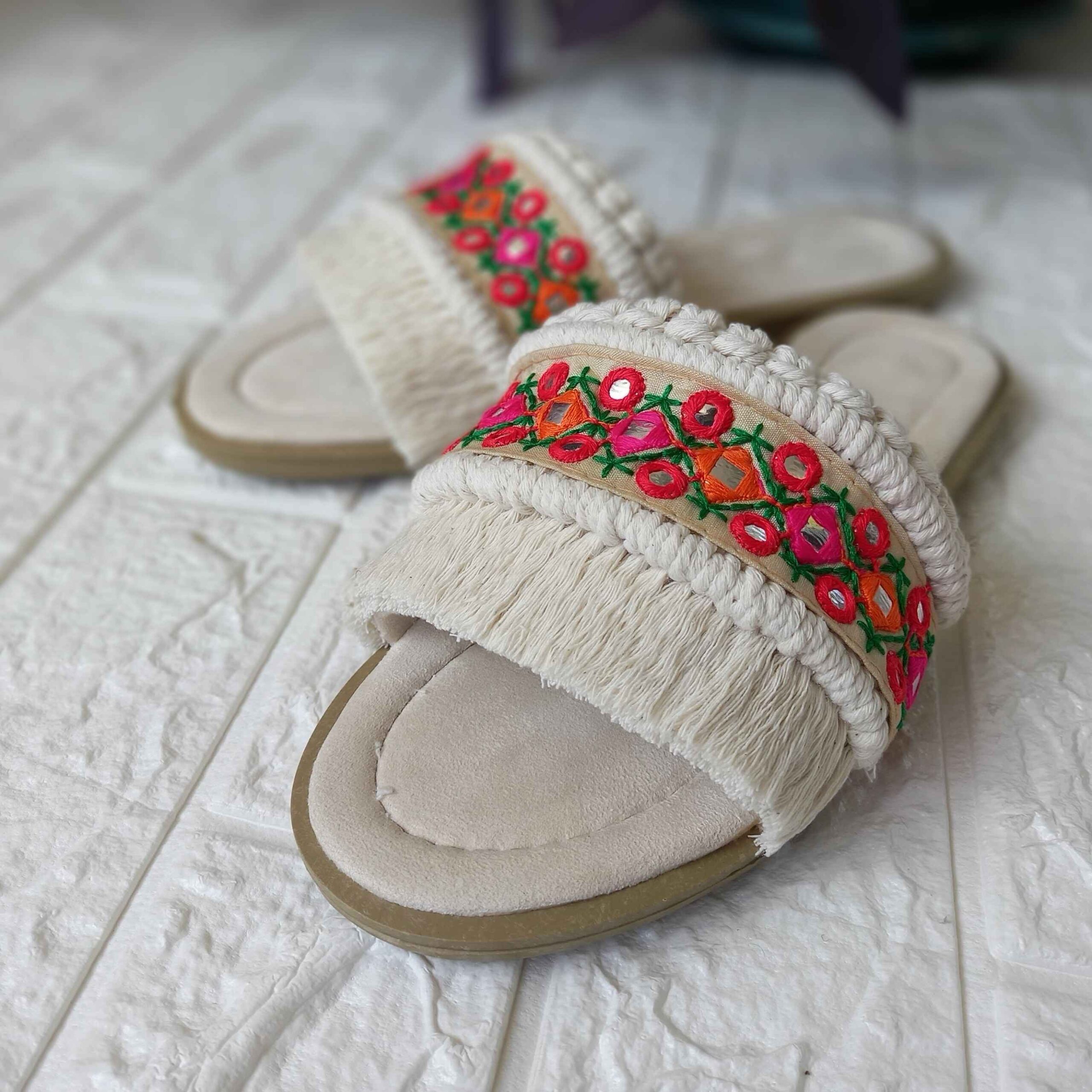 Pantoufles Macramé Boho Chic Plates Artisanales Modèle Brodé