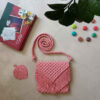 Macrame Sling Bag Handwoven for Women Model BohoSac bandoulière en macramé tissé à la main pour femmes, modèle Boho