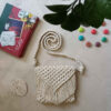 Macrame Sling Bag Handwoven for Women Model BohoSac bandoulière en macramé tissé à la main pour femmes, modèle Boho