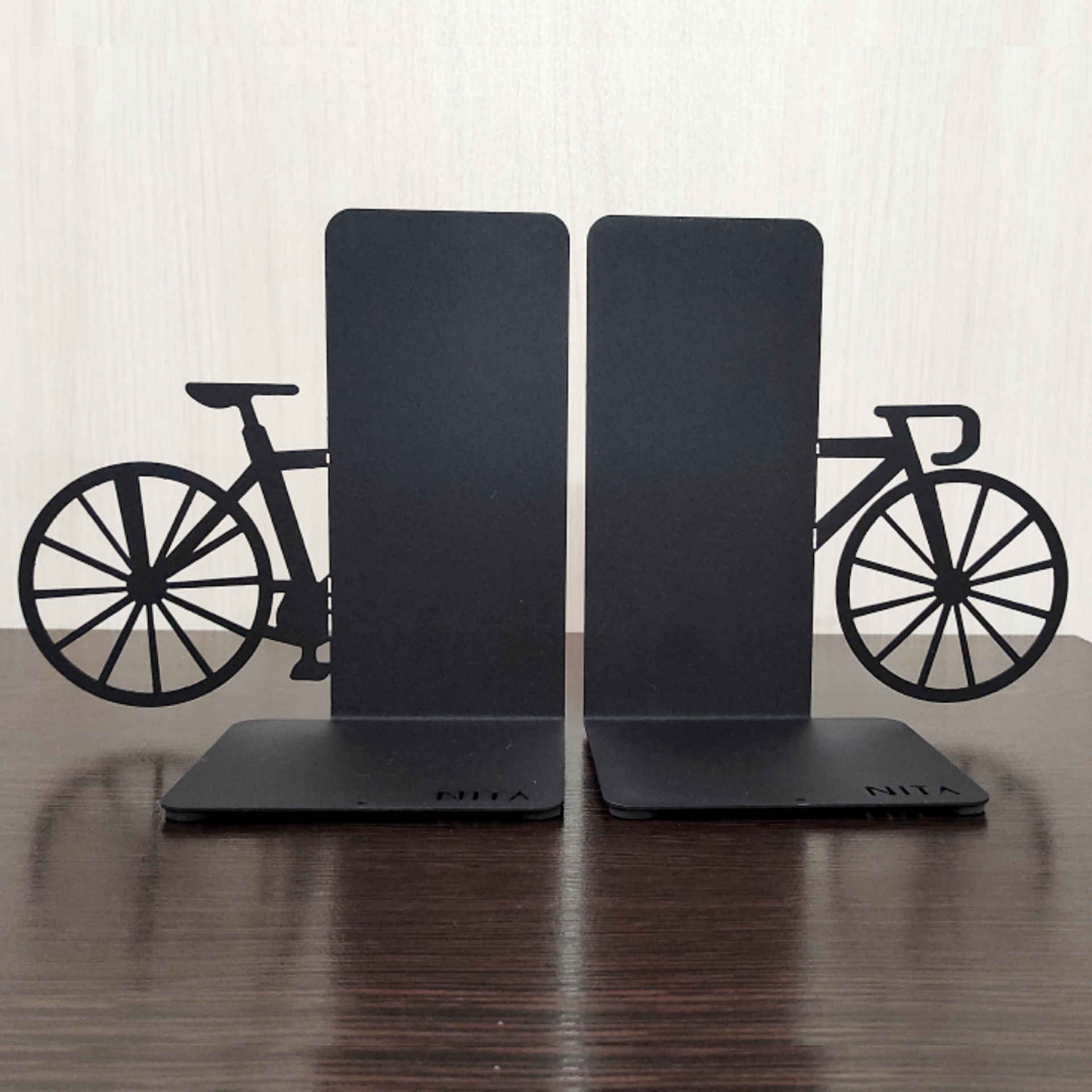 Serre-livres en métal design bicyclette – ludique pour chambres jeunes ou déco urbaine