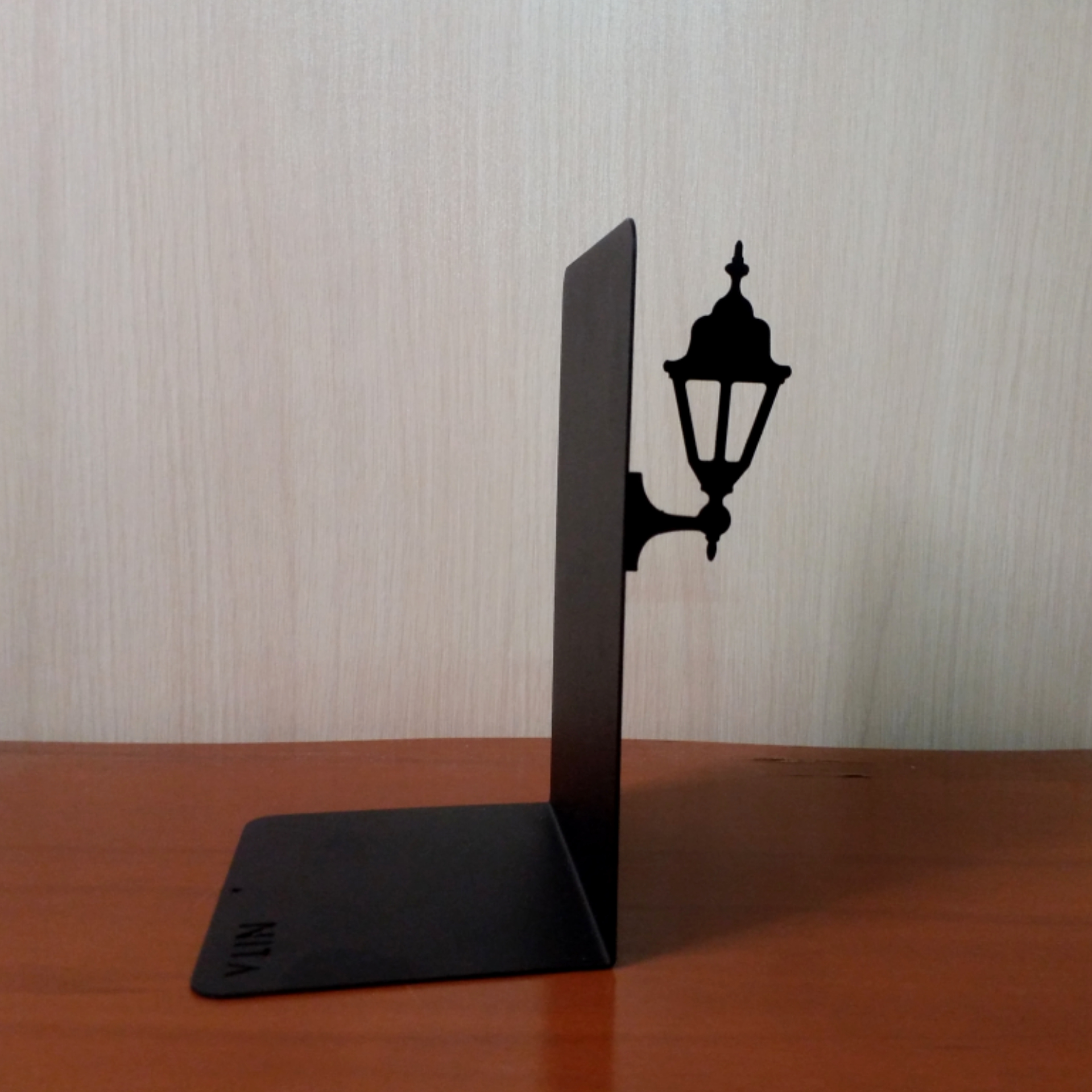 Serre-livres en métal design lampadaire – charmant pour coins confortables