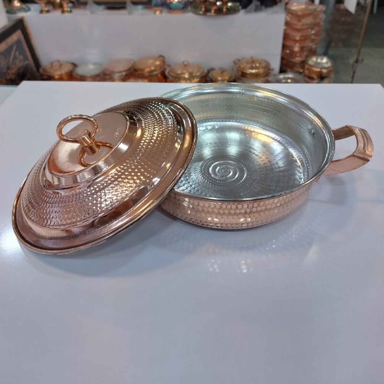Poêle à sauter en cuivre persan – Martelée à la main avec couvercle (Modèle Cyrus)
