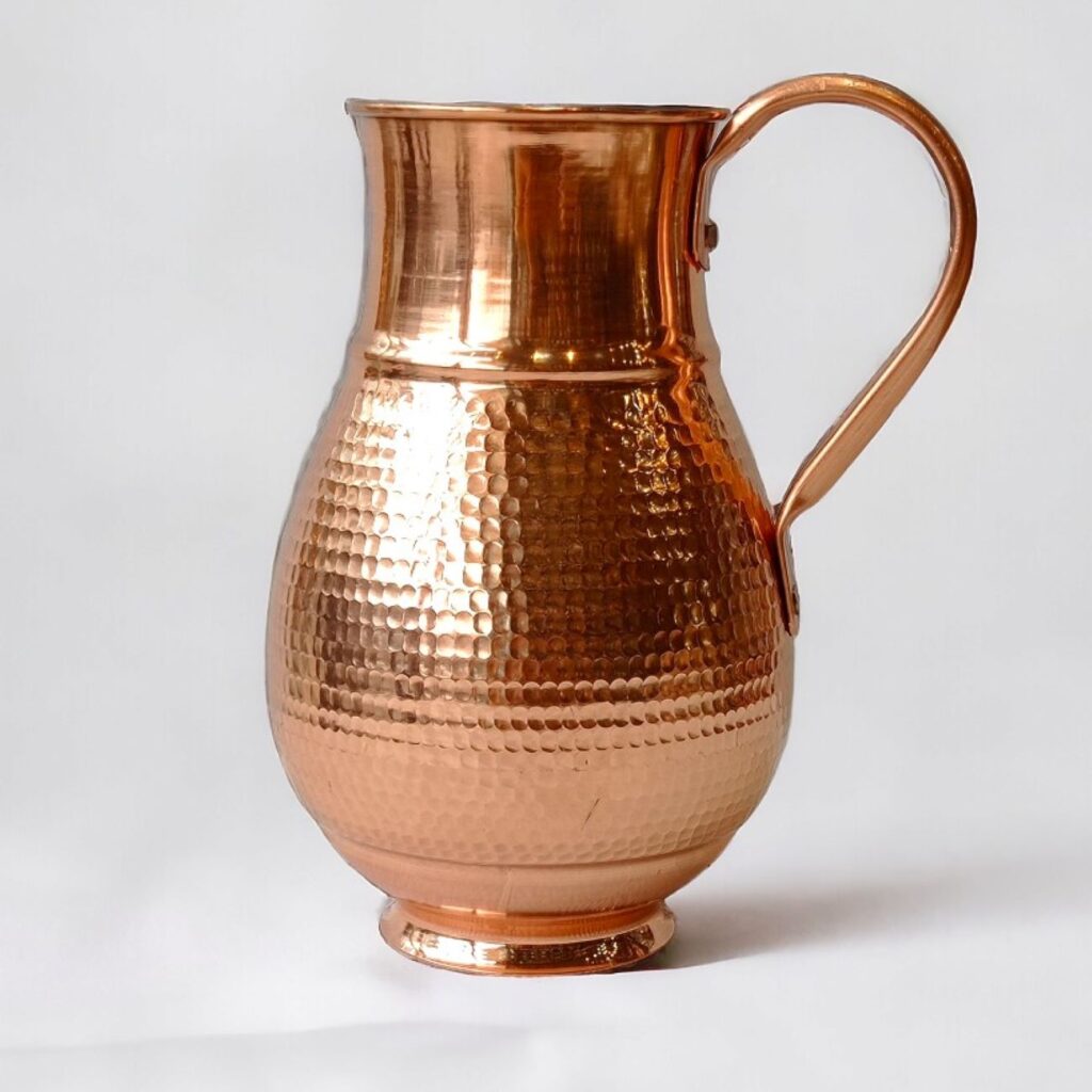 Carafe en cuivre perse fabriquée à la main et martelée modèle Masoumeh