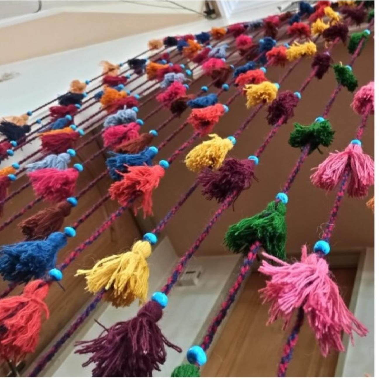 Tenture murale persane à pompons DIY – Motif kilim traditionnel modèle Coloré