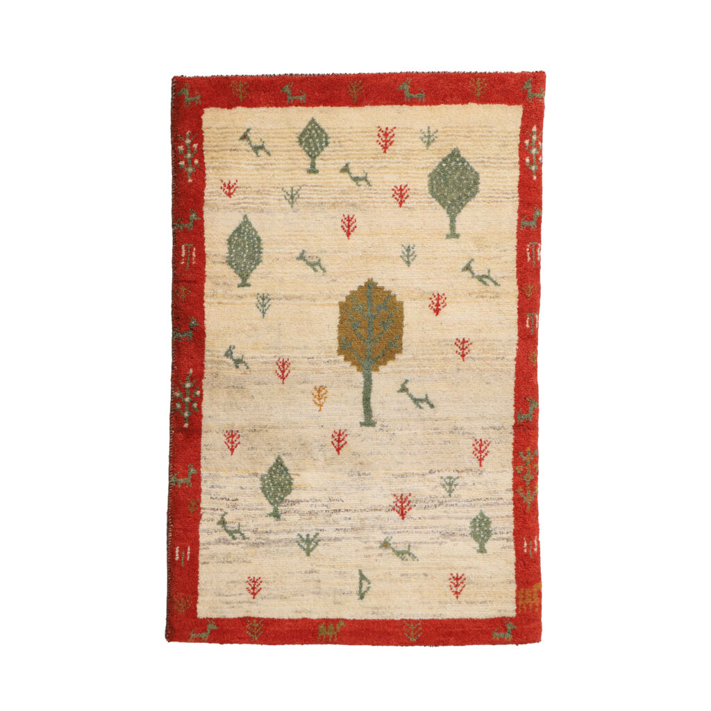 Tapis Gabbeh Persan en laine tissé à la main dans le Khorasan, motifs d'arbres et animaux