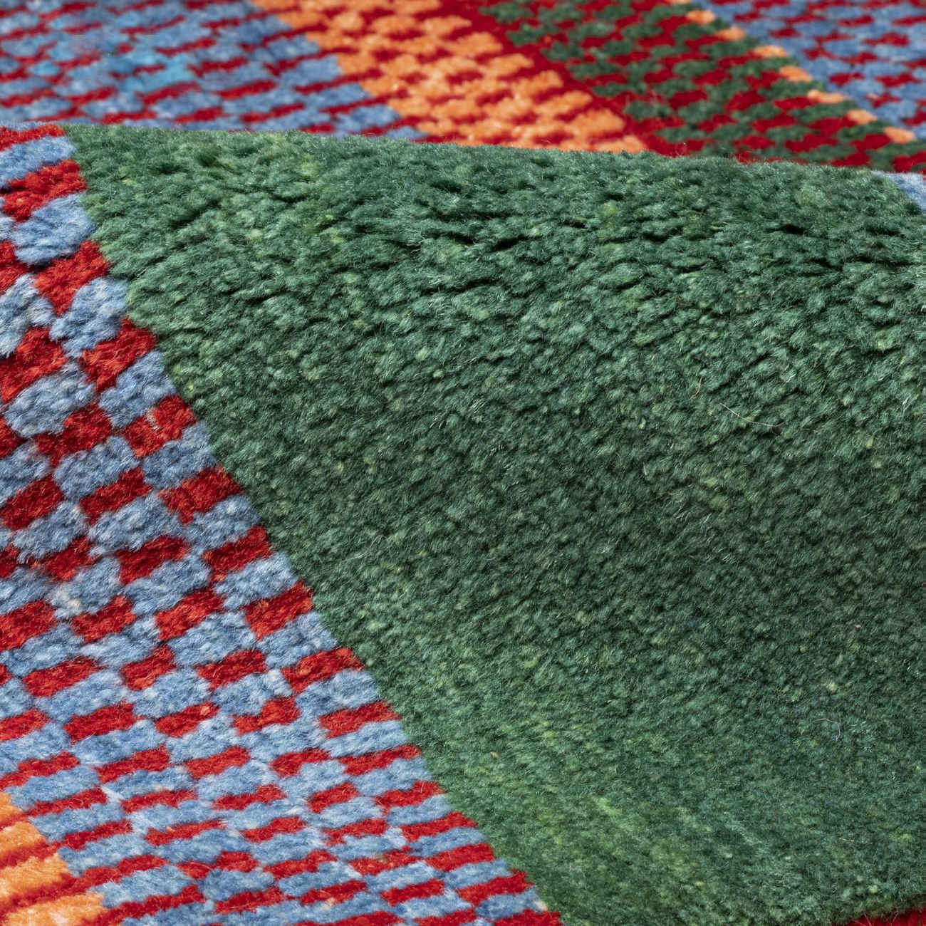 Tapis Gabbeh Persan en laine tissé à la main dans le Yasouj, rayé