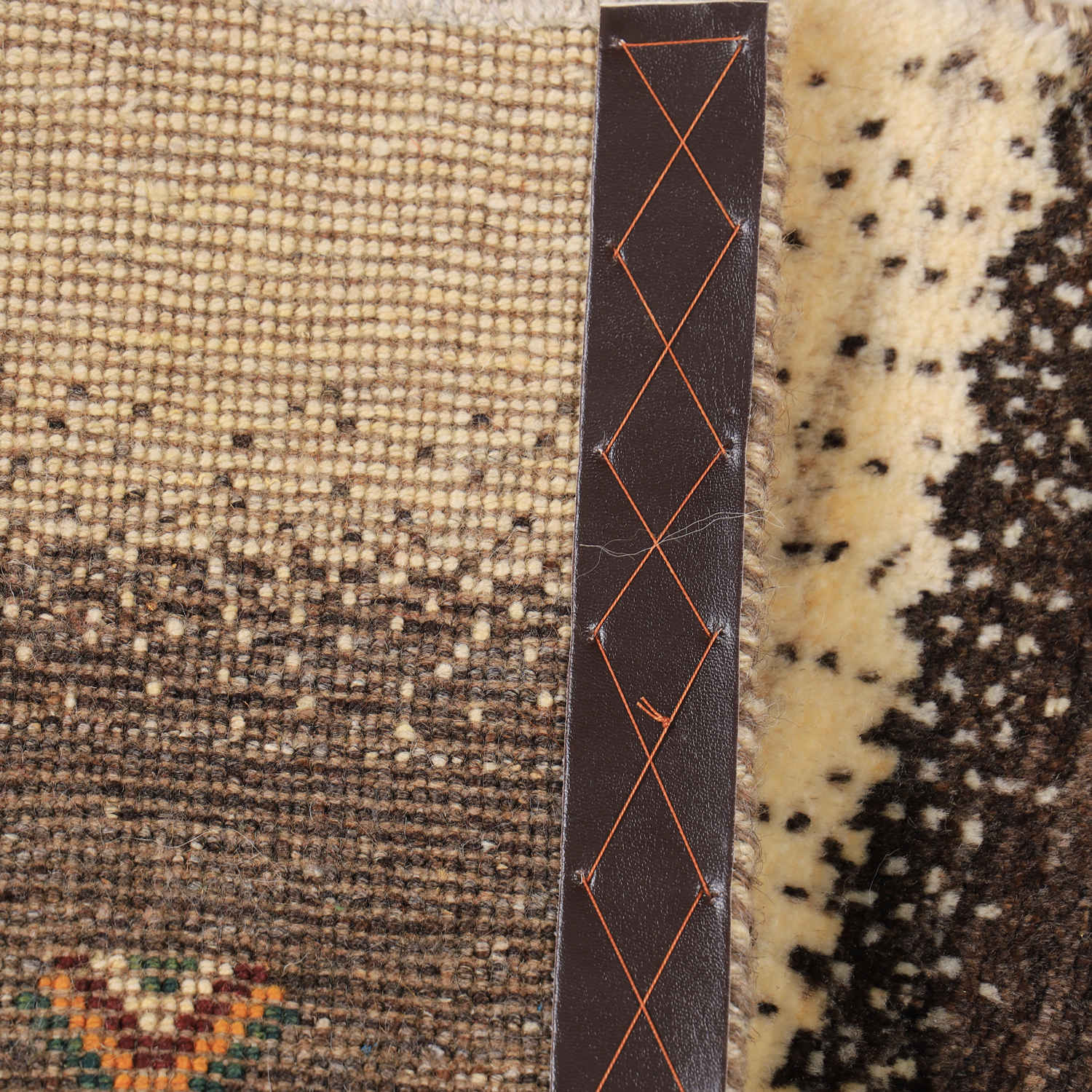 Tapis Gabbeh Persan en laine authentique tissé à la main dans le Khorasan, motifs animaliers