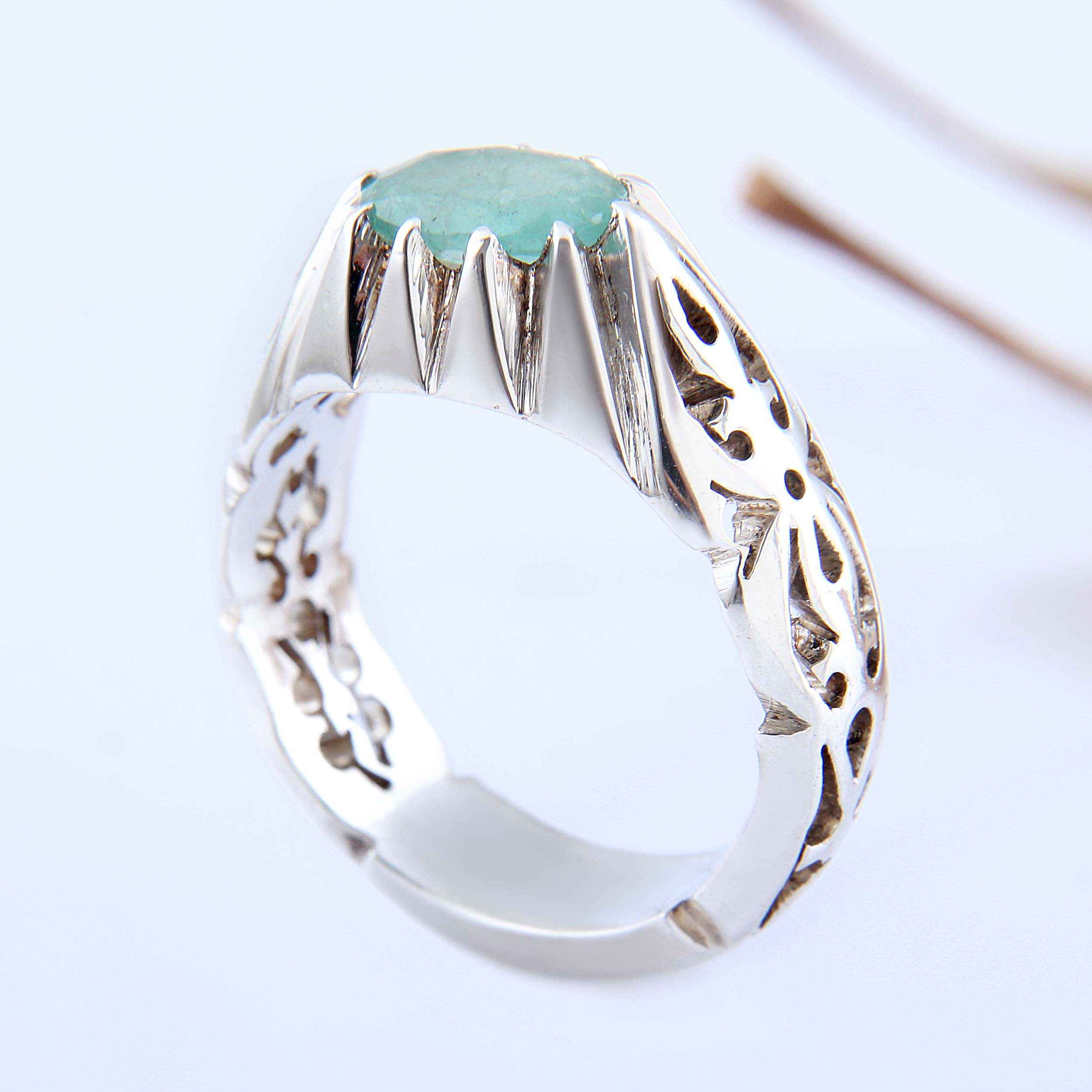 Bague en Argent avec Émeraude Verte Persane pour Homme Fabriquée à la Main Modèle Ellipse