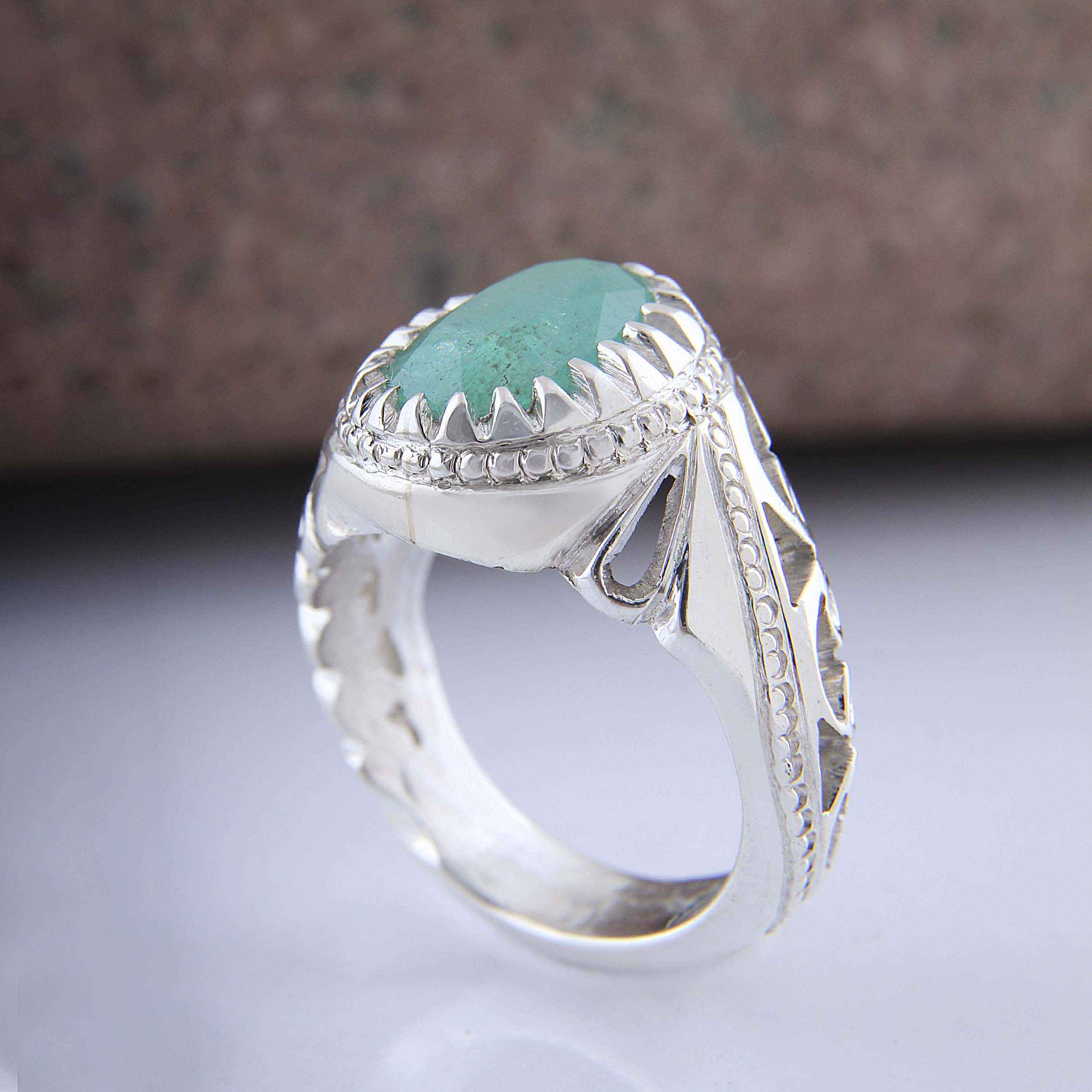 Bague en Argent avec Émeraude Verte Persane pour Homme Fabriquée à la Main AM_4742