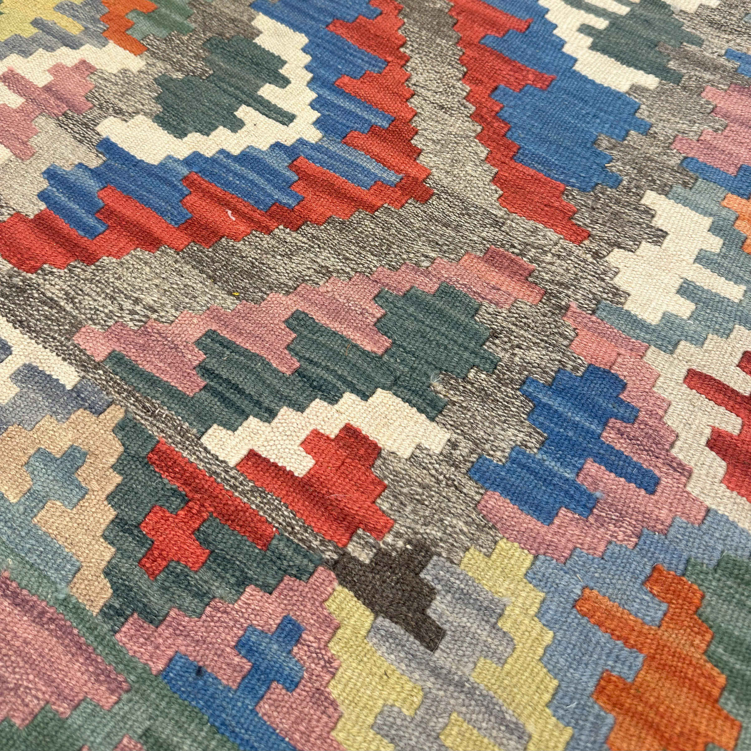 Tapis Kilim Persan en laine tissé à la main à Firuzabad, Qashqai