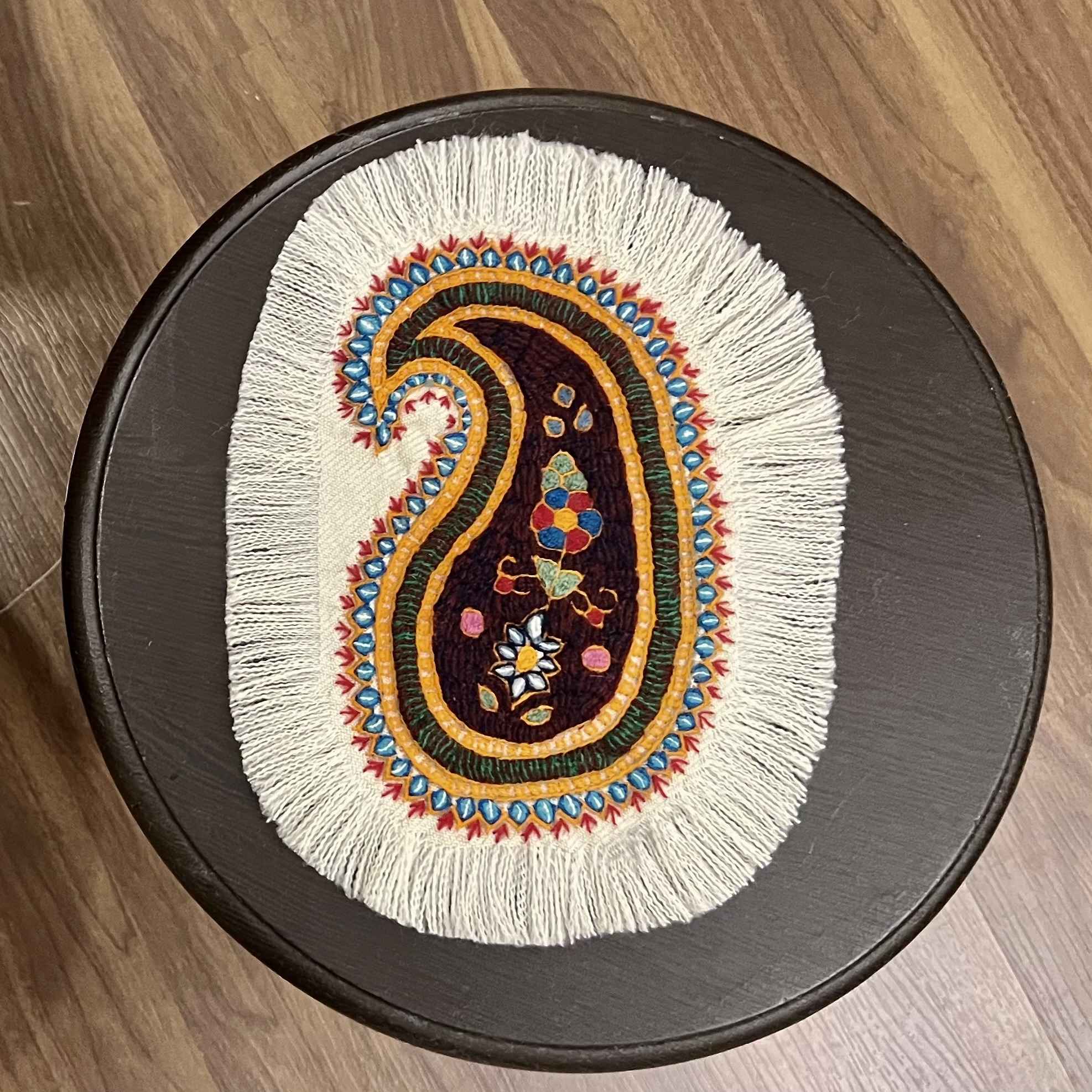 Nappe Persane Pateh à Kerman Art de Broderie Artisanale Paisley